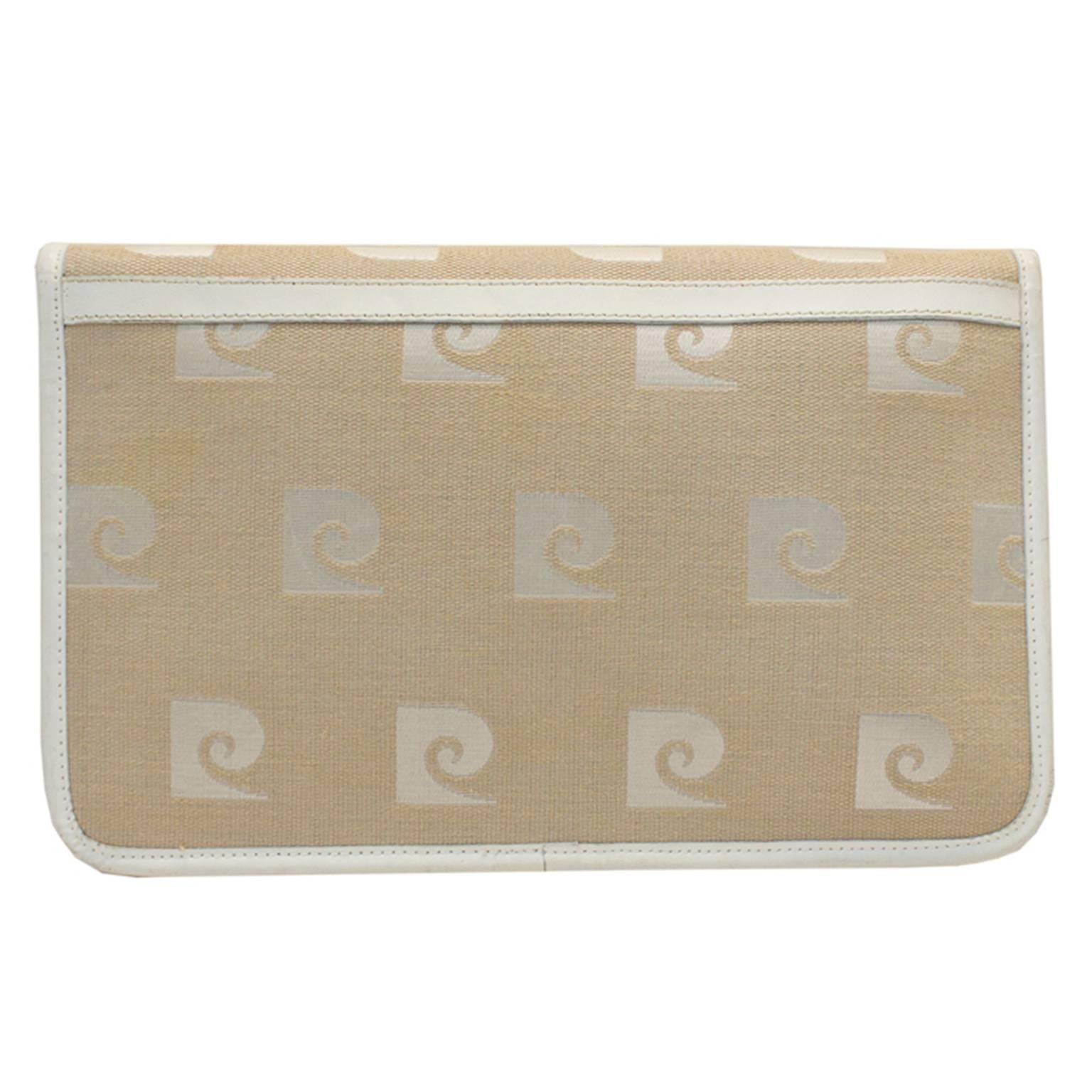 1960s Pierre Cardin Beige Logo Jacquard Clutch  In Excellent Condition For Sale In Toronto, Ontario
