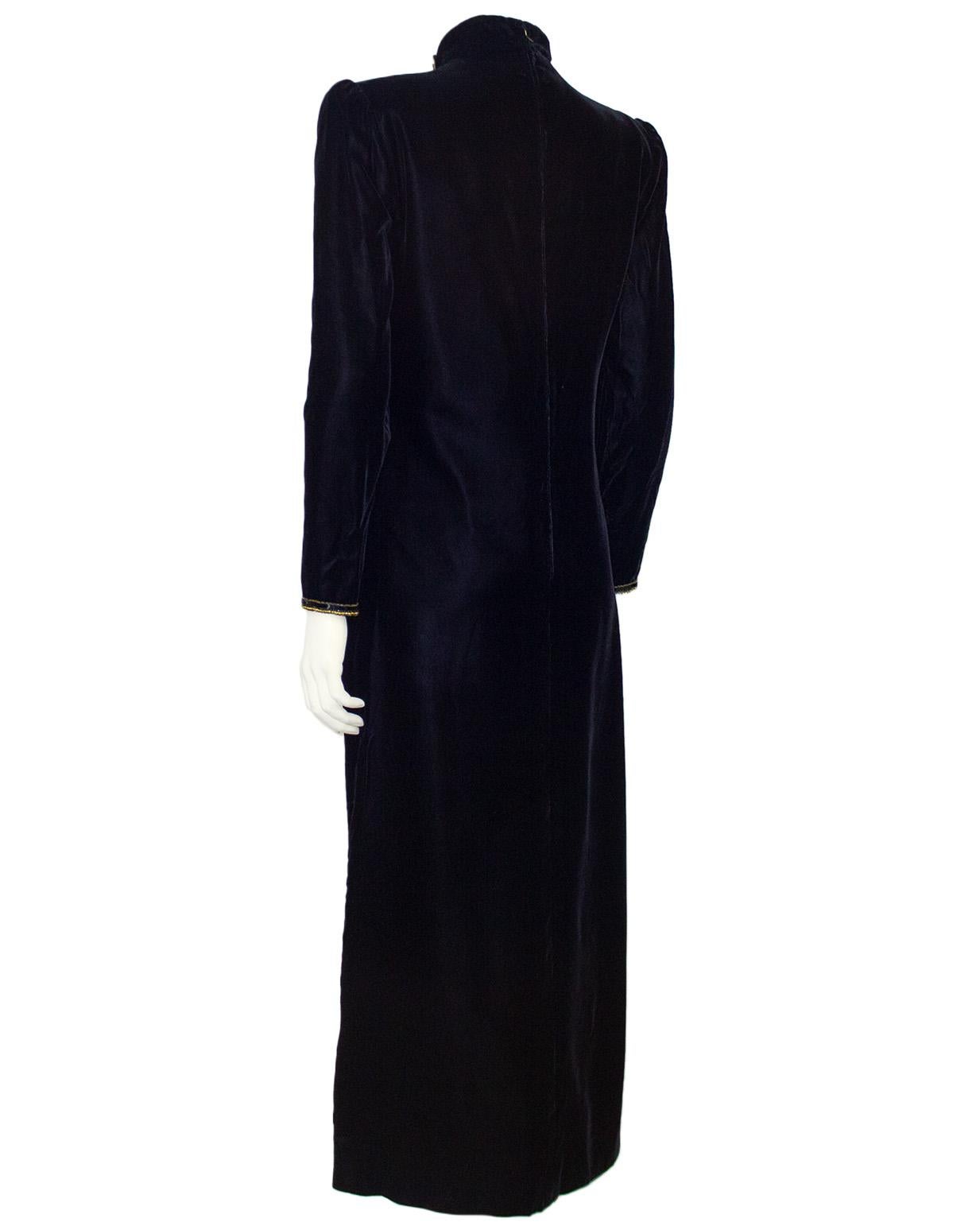 1980er Jean-Louis Scherrer Schwarzes Samtkleid mit schwarzer und goldener Perlenstickerei im Zustand „Gut“ im Angebot in Toronto, Ontario