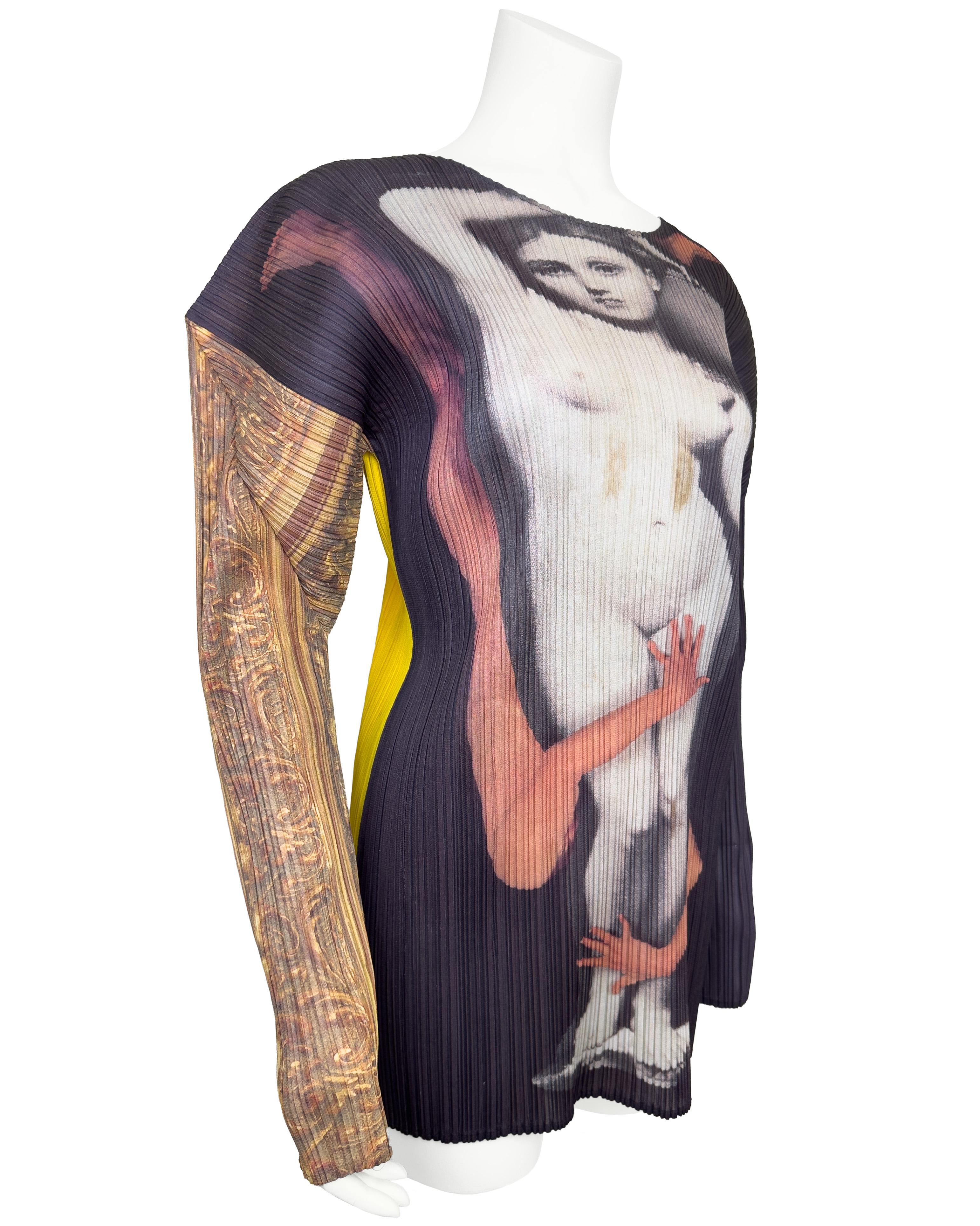 Convergenza di moda e arte, questo top Issey Miyake Please della serie Guest Artist n. 1 presenta una stampa dell'acclamato artista giapponese Yasumasa Morimura. Noto per i suoi autoritratti sovversivi, Morimura si inserisce, spesso travestito, in