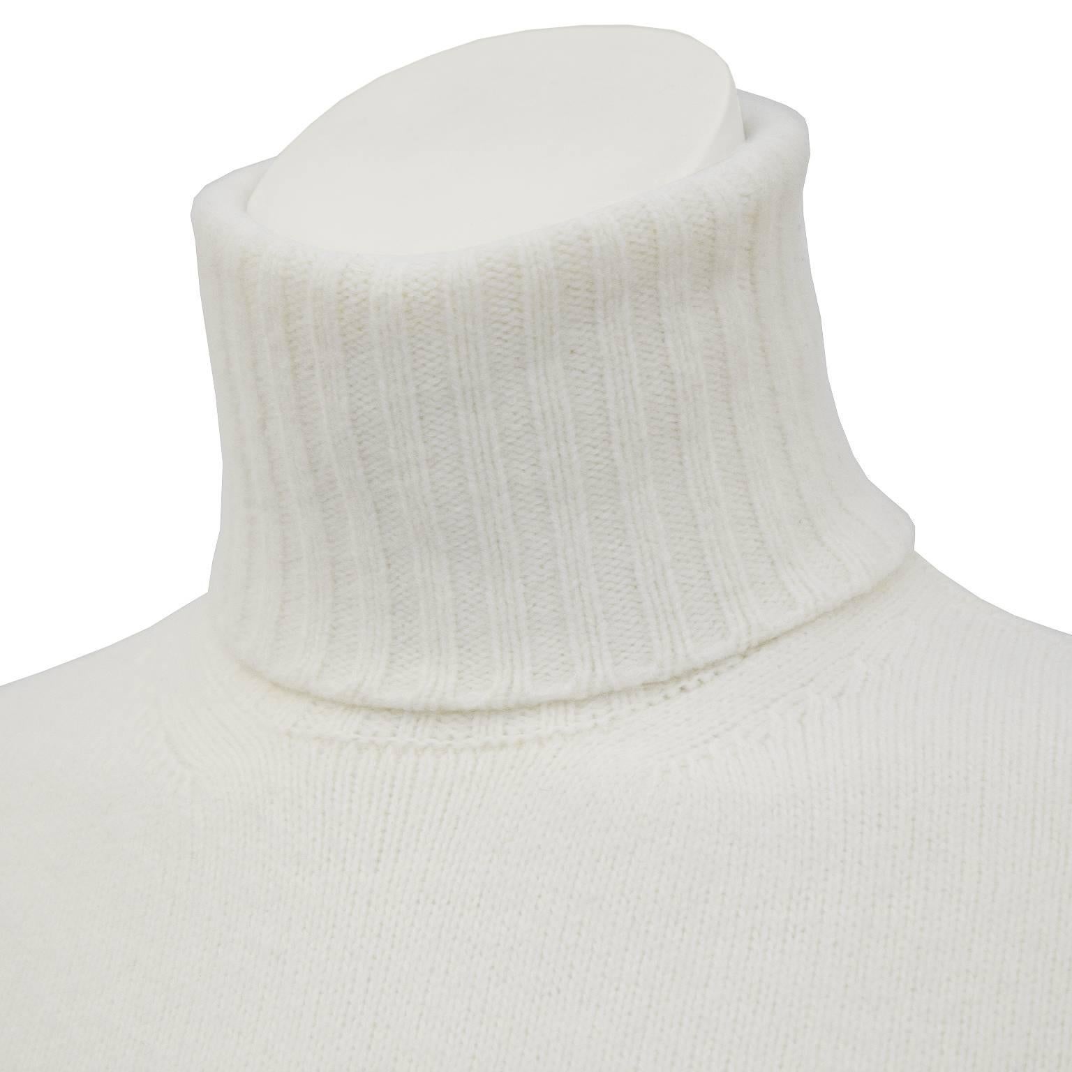 Early 2000's Chanel Cream Knit Short Sleeve Turtleneck  In Excellent Condition In Toronto, Ontario