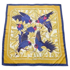 Foulard en soie Hermès bleu et jaune « Les Perroquets » des années 1980, par Joachim Metz