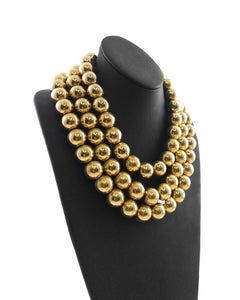 Collar de cuentas de tres hilos chapado en oro de los años 80