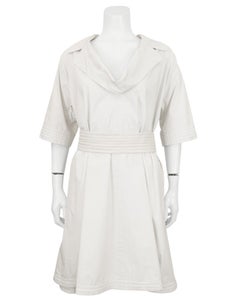Abito a tunica con cintura di Tomas Maier per Bottega Veneta, color beige chiaro, degli anni 2000