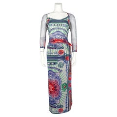 Conjunto de Jean Paul Gaultier con estampado de billetes del año 2000 y falda larga cruzada