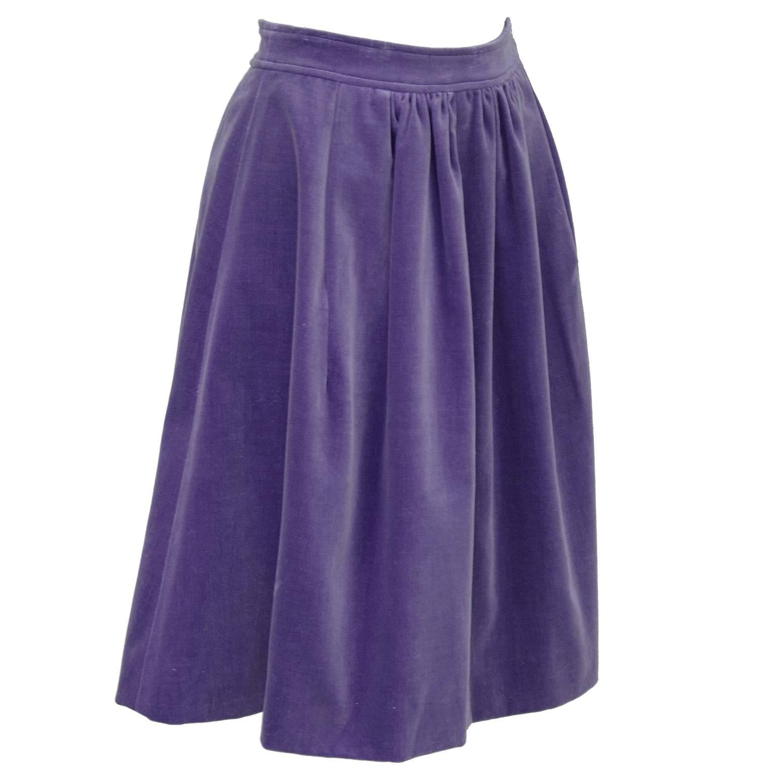 197i Fall collection lavender cotton velvet dirndl skirt by Gudule Paris. Gathering at waist and white plastic buttons down left side when wearing. Very good vintage condition. Fits like a US size 4. 

Waist 28