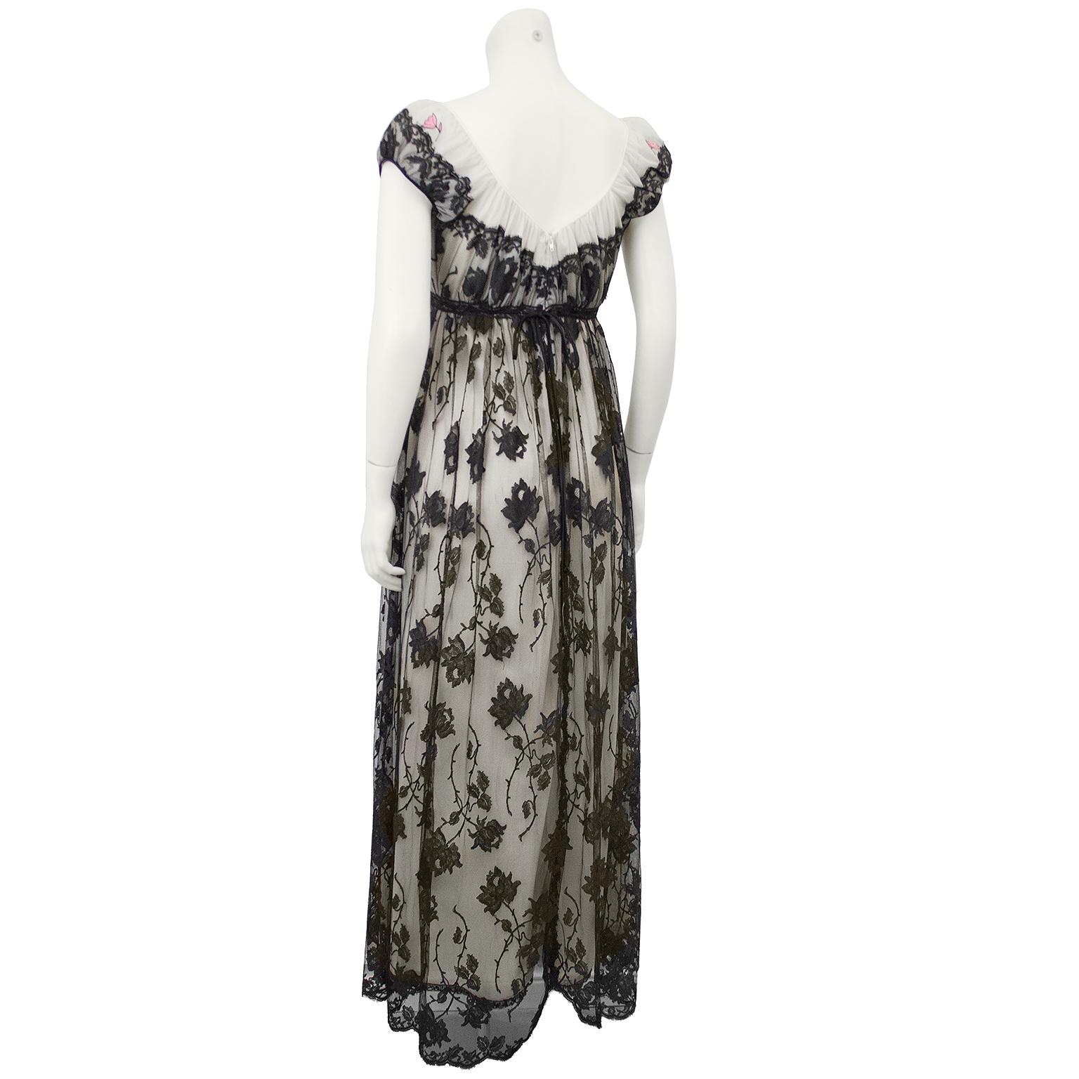 1960er Lucie Ann Cremefarbenes Kleid mit schwarzem Spitzenüberzug (Schwarz) im Angebot