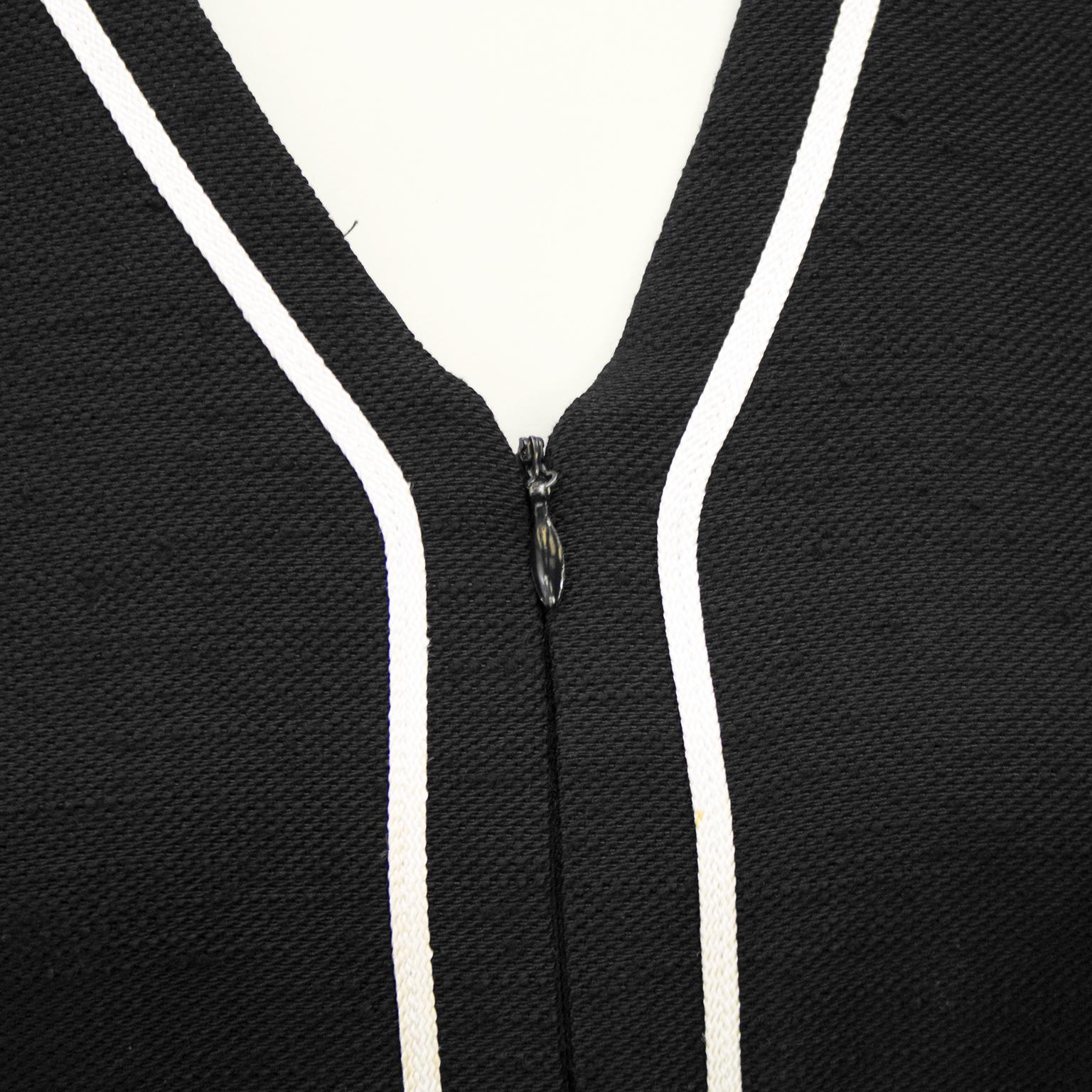 1960s Black Day Dress with White Piping In Excellent Condition For Sale In Toronto, Ontario
