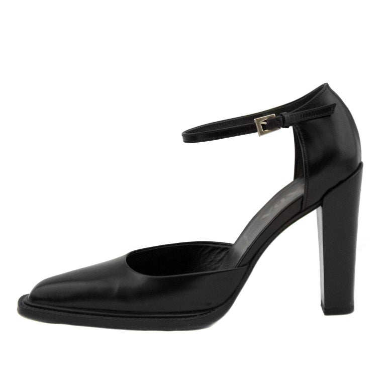 PRADA 90s Oxford Heels (7.5)