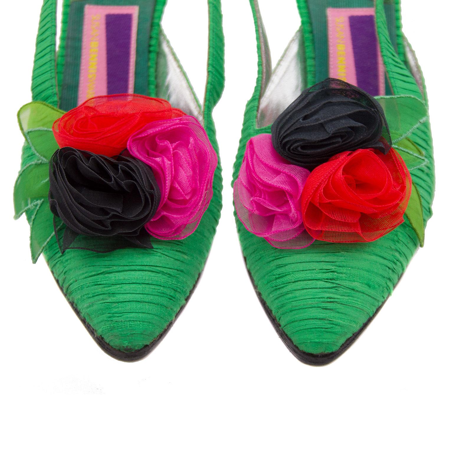 Beautiful pair of pointed toe slingback heels by Susan Bennis Warren Edwards from 1988. Covered in an emerald green pleated silk, the toe box is adorned with organza rosettes. In excellent condition, bottoms have been resoled. These shoes have been