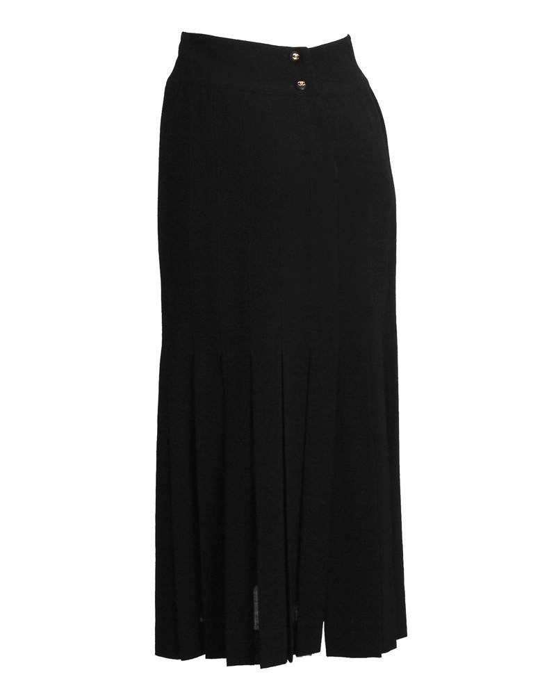 Spring 1993 Chanel Black Wool Pleated Midi Skirt In Excellent Condition In Toronto, Ontario