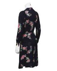 Lee Bender Bus Stop par Lee Bender - Ensemble à fleurs en crêpe bleu marine, années 1970