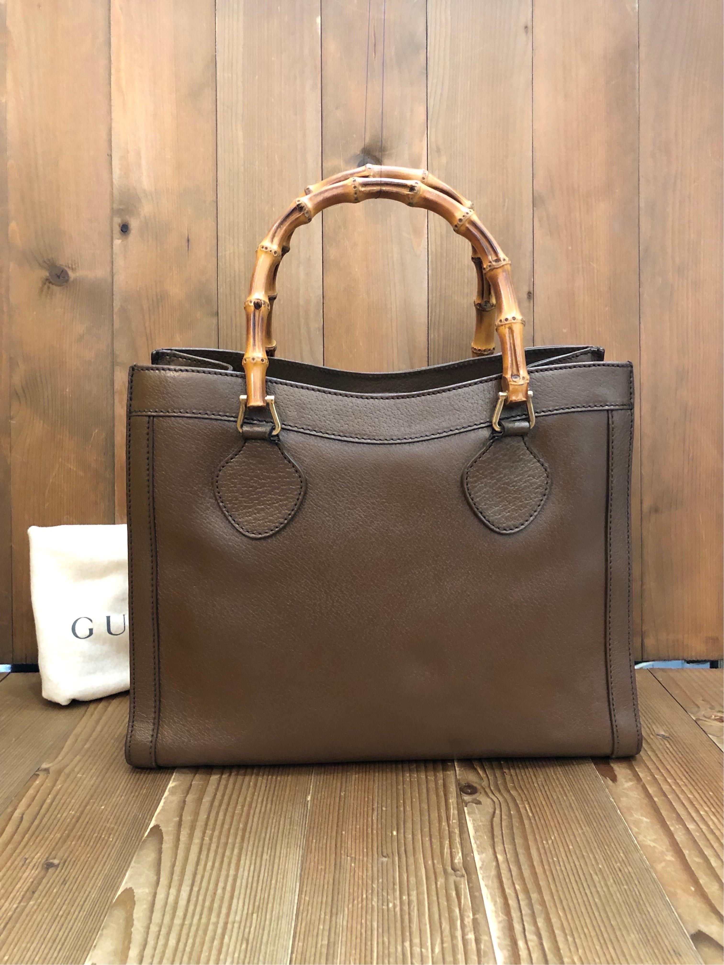 This vintage GUCCI Diana bamboo tote is crafted of pigskin’s leather in chocolate brown. Top magnetic snap closure opens to luxurious nubuck leather interior featuring two main compartments/one zip compartment with one interior zippered pocket. Made