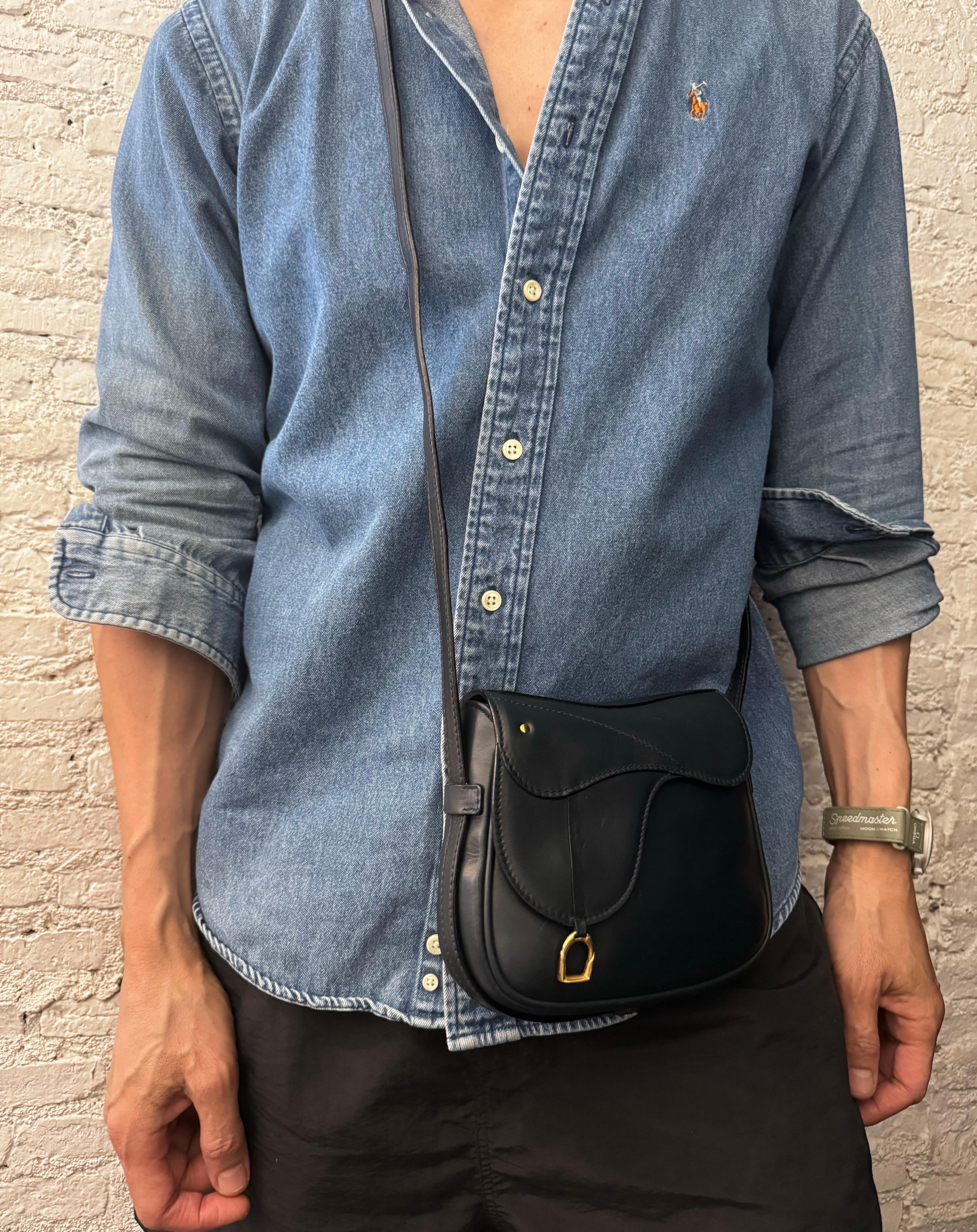 Women's or Men's 1990s Vintage GUCCI Mini Calfskin Leather Saddle Crossbody Belt Bag Navy Two-Way For Sale