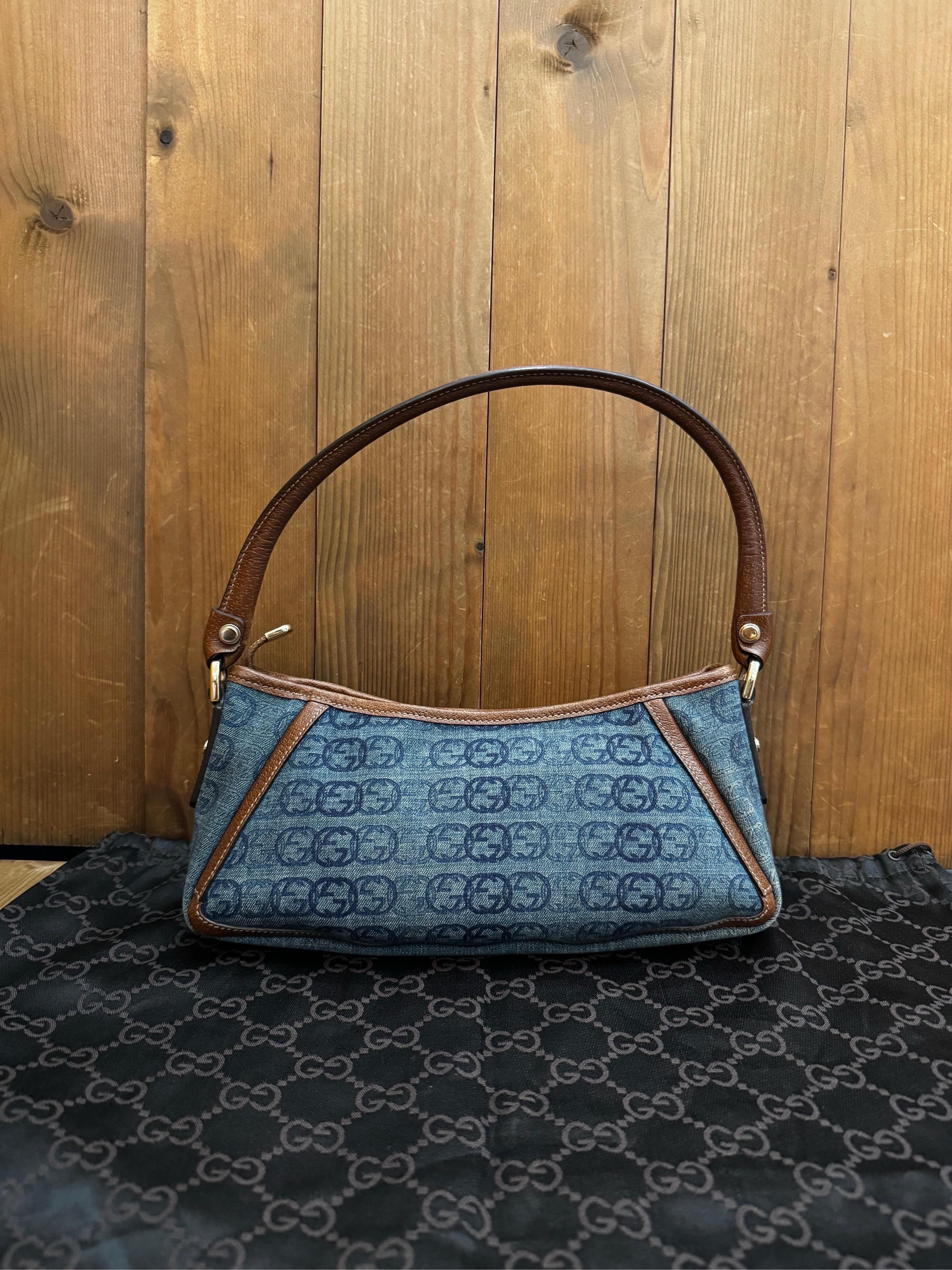 2000s Vintage GUCCI Blue Denim D-Ring Abbey Baguette Shoulder Bag In Good Condition In Bangkok, TH