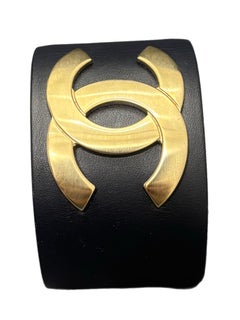 2018 CHANEL - Bracelet manchette en cuir CC - Marine