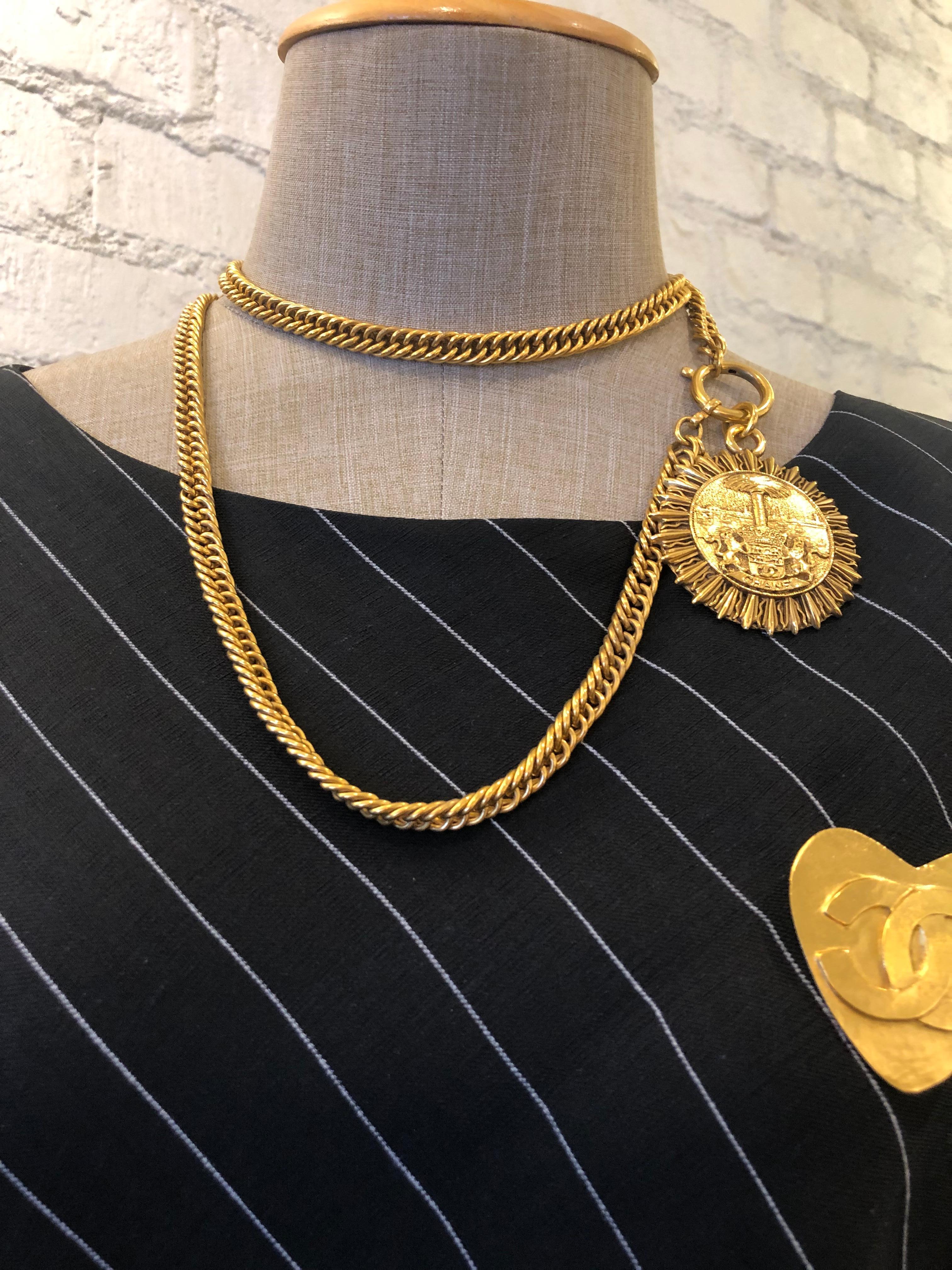 1980s Vintage CHANEL Gold Toned Lion Crest Ocean View Pendant  Necklace 4