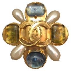 1990s Retro CHANEL Gold Toned Gripoix Byzantine Brooch Clover