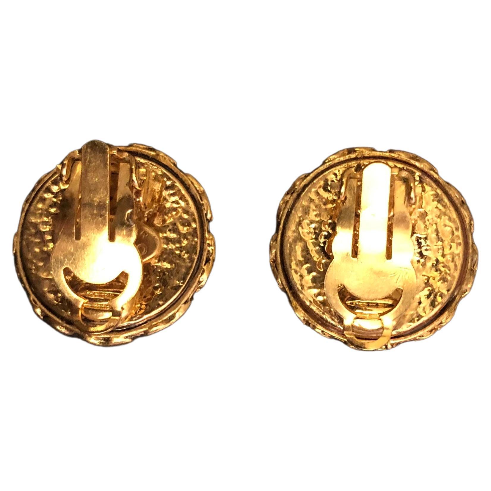1994 Vintage CHANEL Gold Toned Red Gripoix Earclips Clip On Earrings For Sale 2