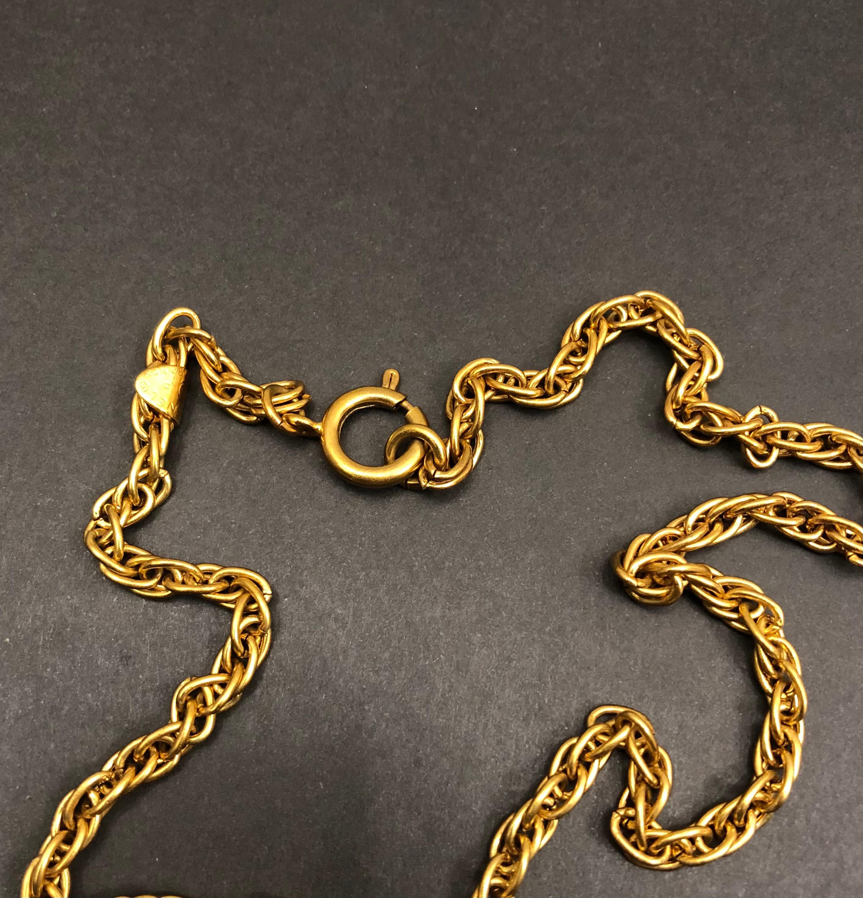1993 Vintage CHANEL Gold Toned Short Chain Necklace For Sale 6