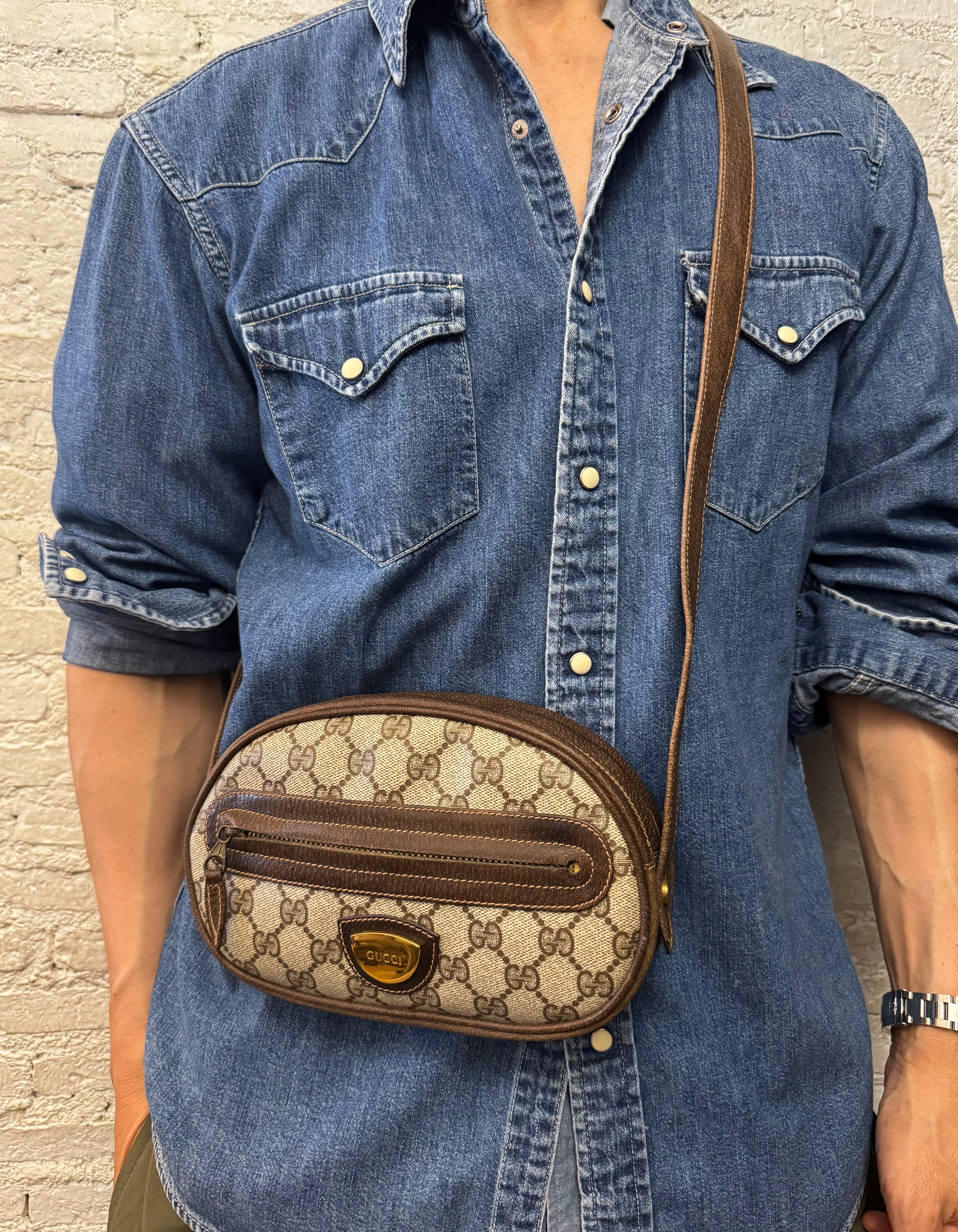 1970 Vintage GUCCI Monogram Canvas Crossbody Bag Brown Bon état - En vente à Bangkok, TH