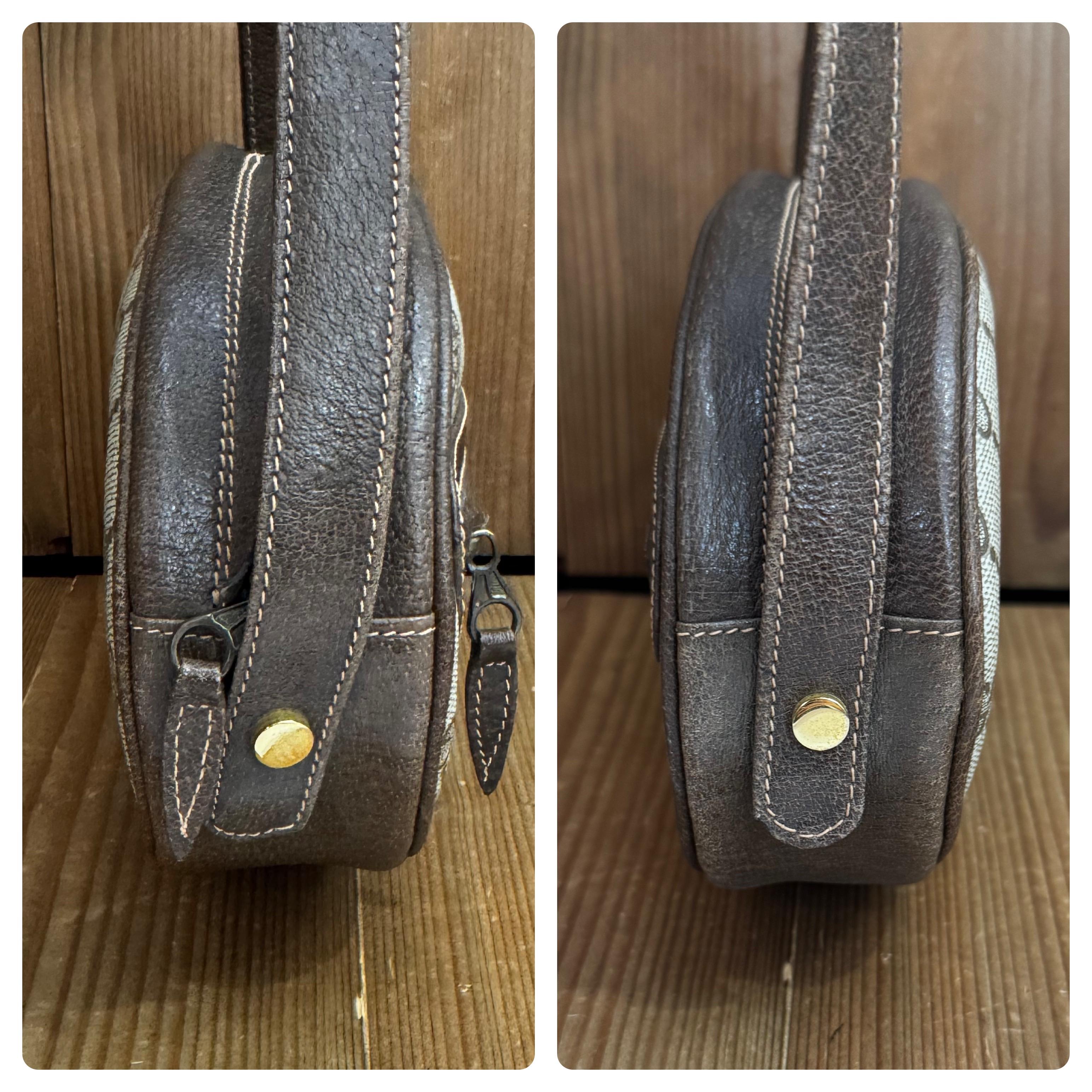 1970 Vintage GUCCI Monogram Canvas Crossbody Bag Brown en vente 4