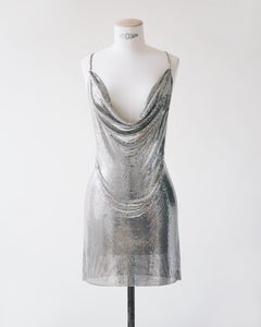 Paco Rabanne Herbst/Winter 1997 – silbernes „Orotan“-Metallgewebe-Kettenhemd-Minikleid mit tiefem Ausschnitt