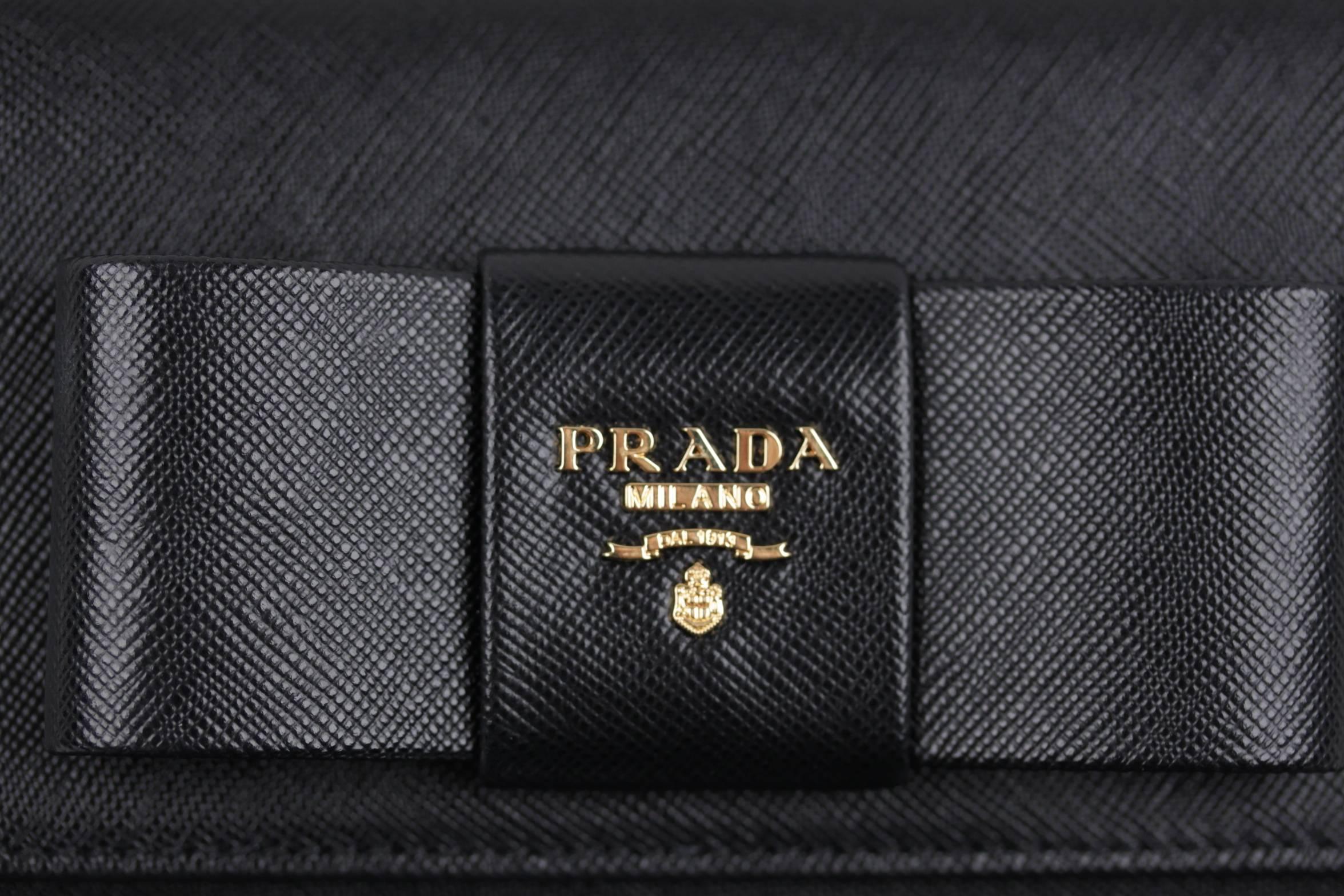 PRADA Schwarz Leder SAFFIANO FIOCCO Ribbon STRAP WALLET Geldbörse WOC 1M1437 BOX im Zustand „Neu“ in Rome, Rome