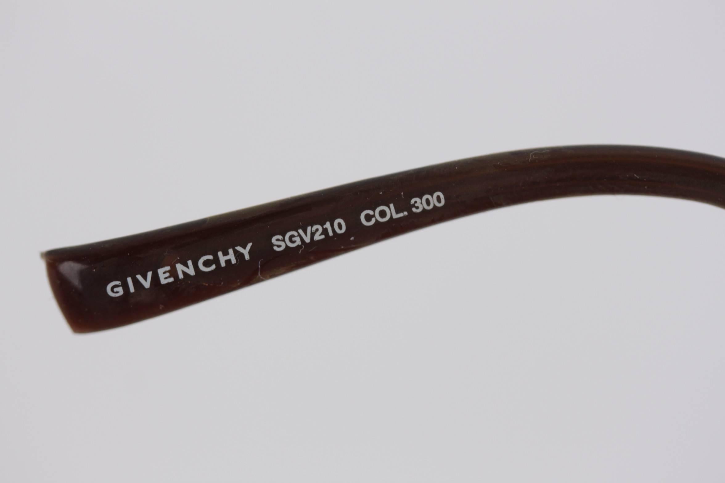 GIVENCHY Gold Metal SUNGLASSES SGV 210 col.300 Women RECTANGULAR Shades In New Condition In Rome, Rome