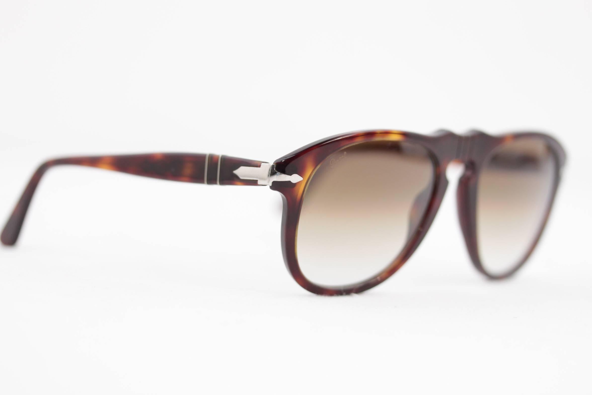  - Legendary movie sunglasses by PERSOL RATTI, mod. 649
- Brown/ tortoise frame
- Original 100% UV protection brown gradient lenses (PERSOL logo on right lens)
- Flexible temple (thanks to MEFLECTO System)
- Comes with a PERSOL case

Any other