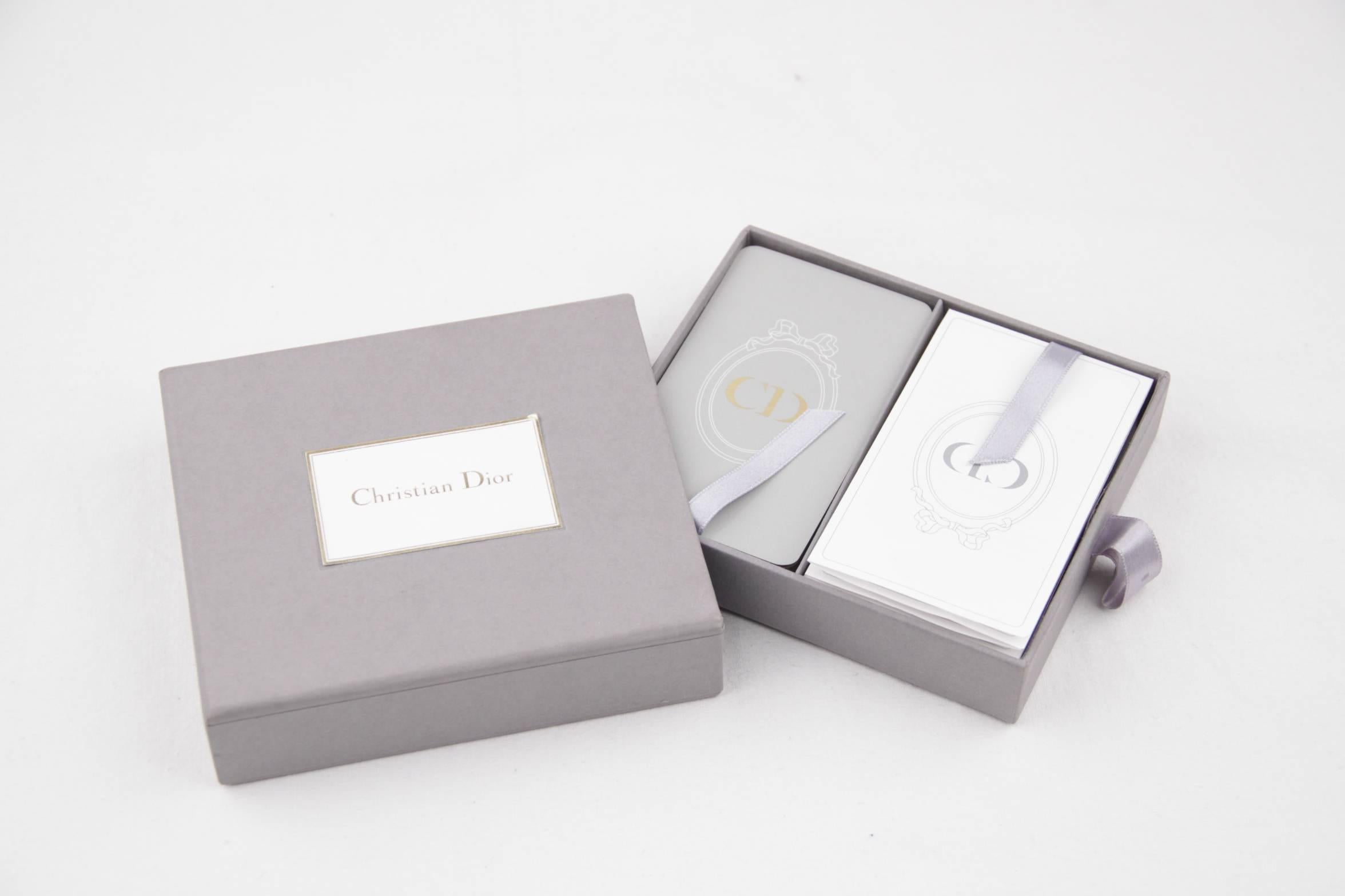  Brand: CHRISTIAN DIOR

Logos / Tags: 'CHRISTIAN DIOR' embossed on the box, 'CD' logo embossed on each card

Condition rate & details (please read our condition chart below): EXCELLENT~ Previously worn, with only very slight wash wear; no