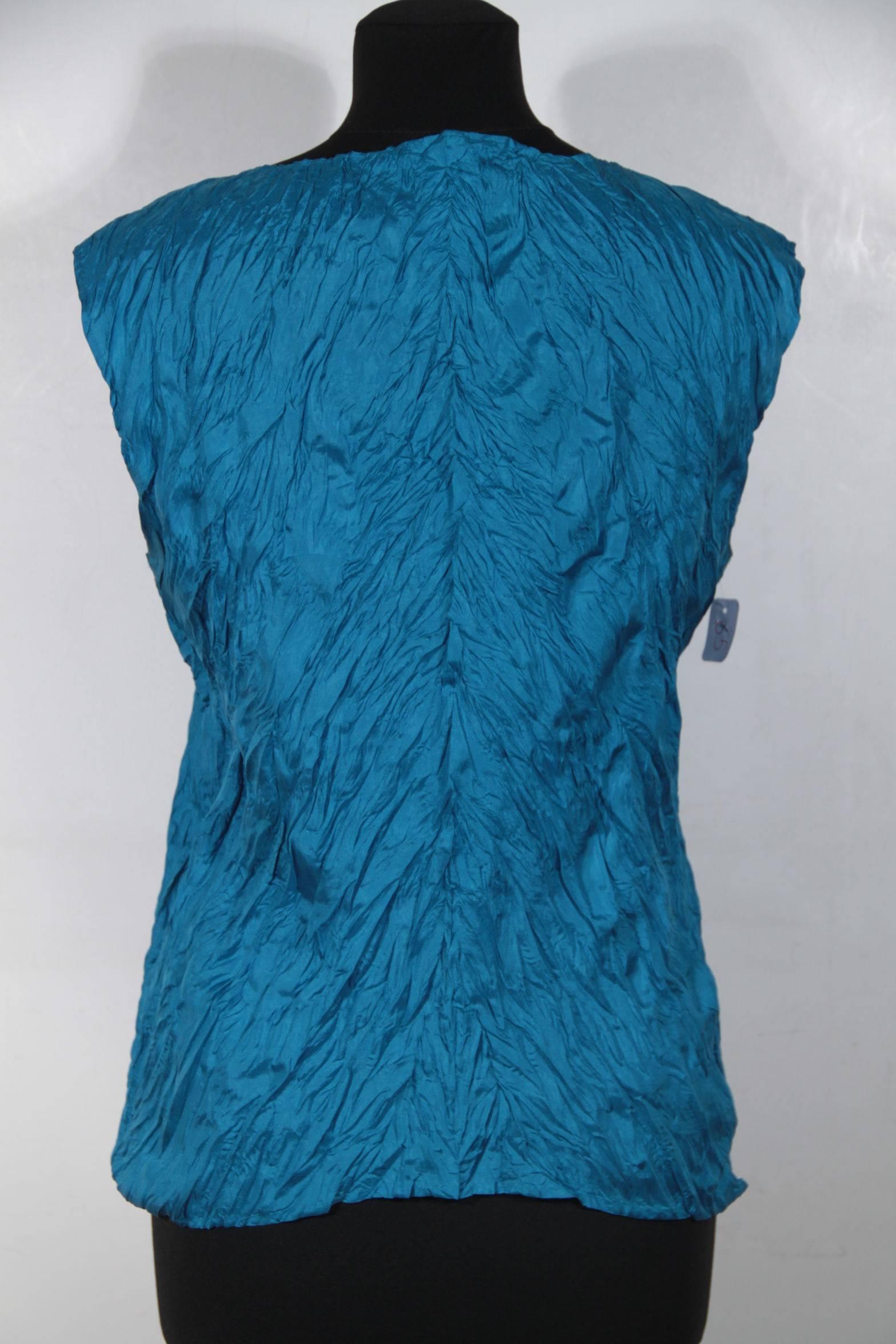 Blue ISSEY MIYAKE Turquoise CRINKLE Poly Fabric SLEEVELESS TOP Vest SIZE M