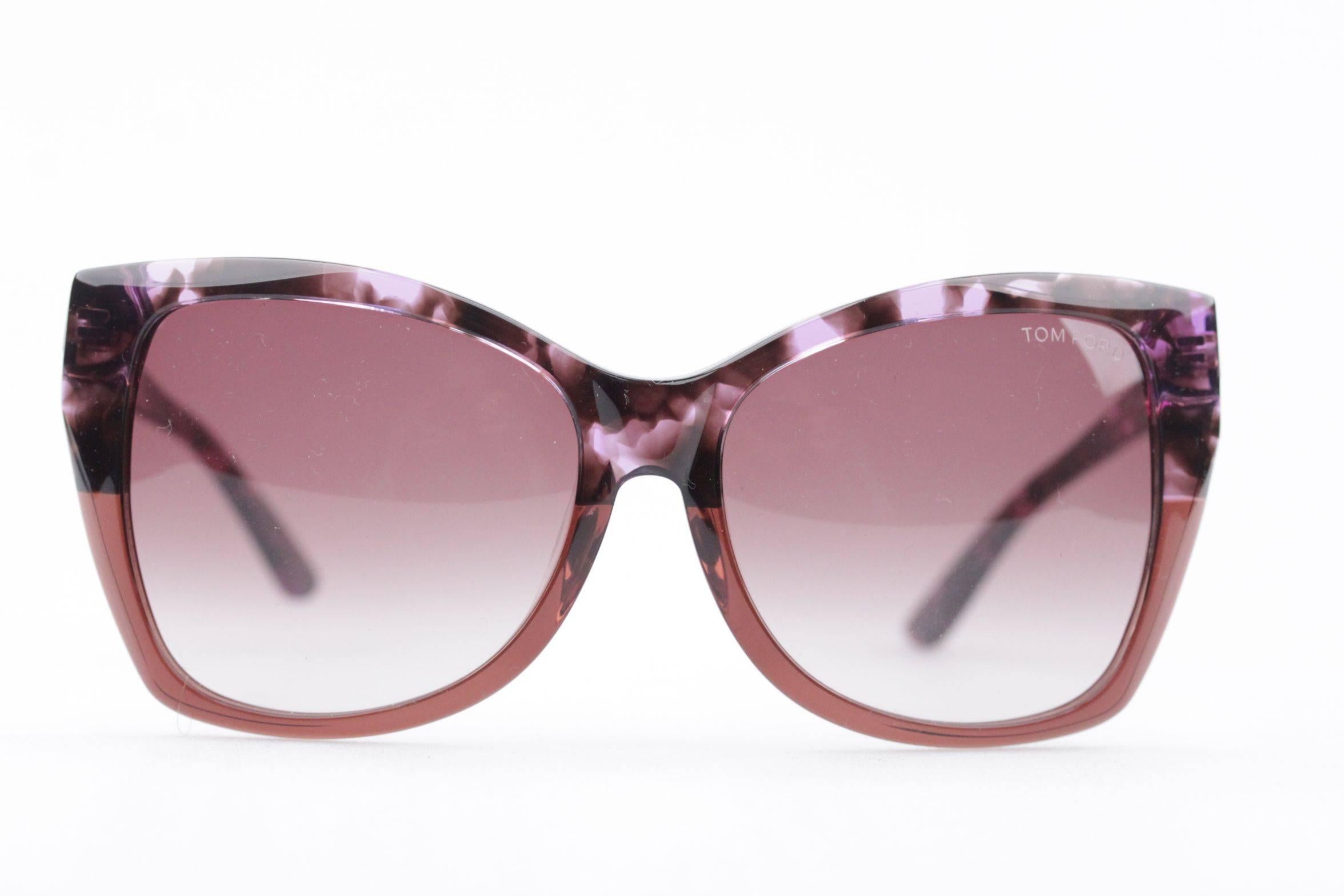 - CARLI TF 295 sunglasses by Tom Ford
- Two-tone plastic angular cat eye sunglasses with tortoiseshell detailing,
- Goldtone T-shape insets at temples and signature logo at temple tips.
- Color: Violet Havana
- Gradient 100% UV protection