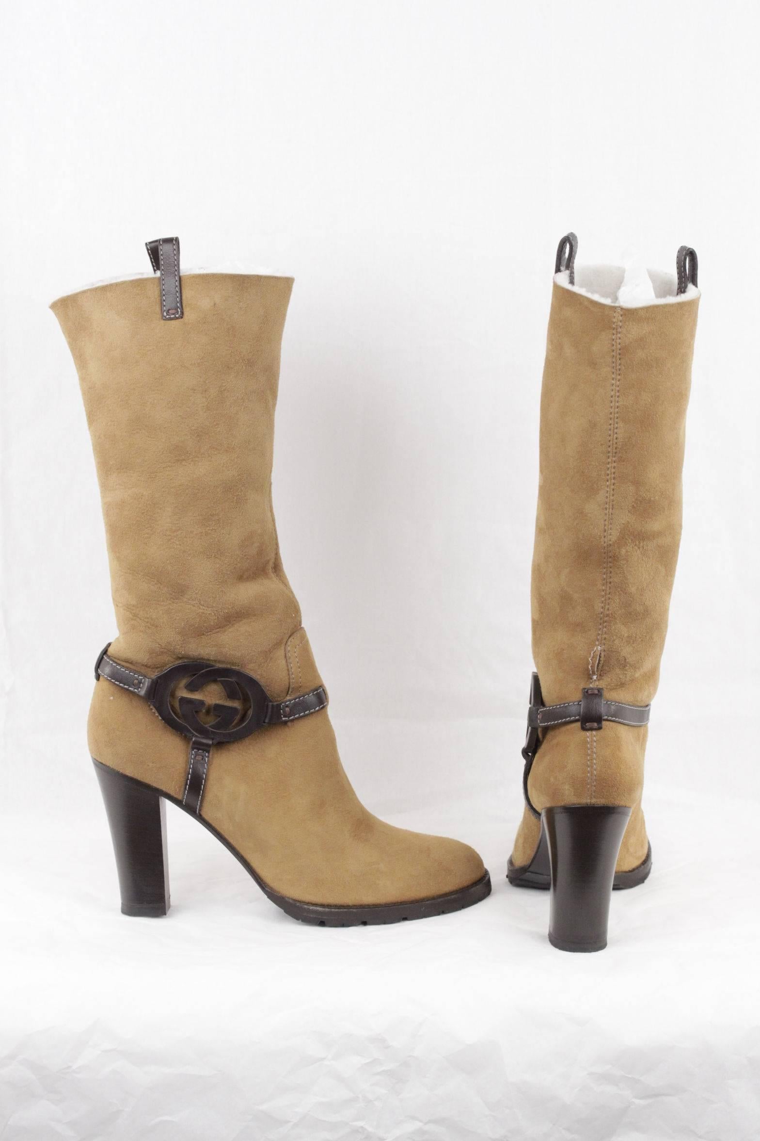 GUCCI Beige Suede HEELED BOOTS Shearling Lining GG LOGO Size 38 1/2 In Good Condition In Rome, Rome