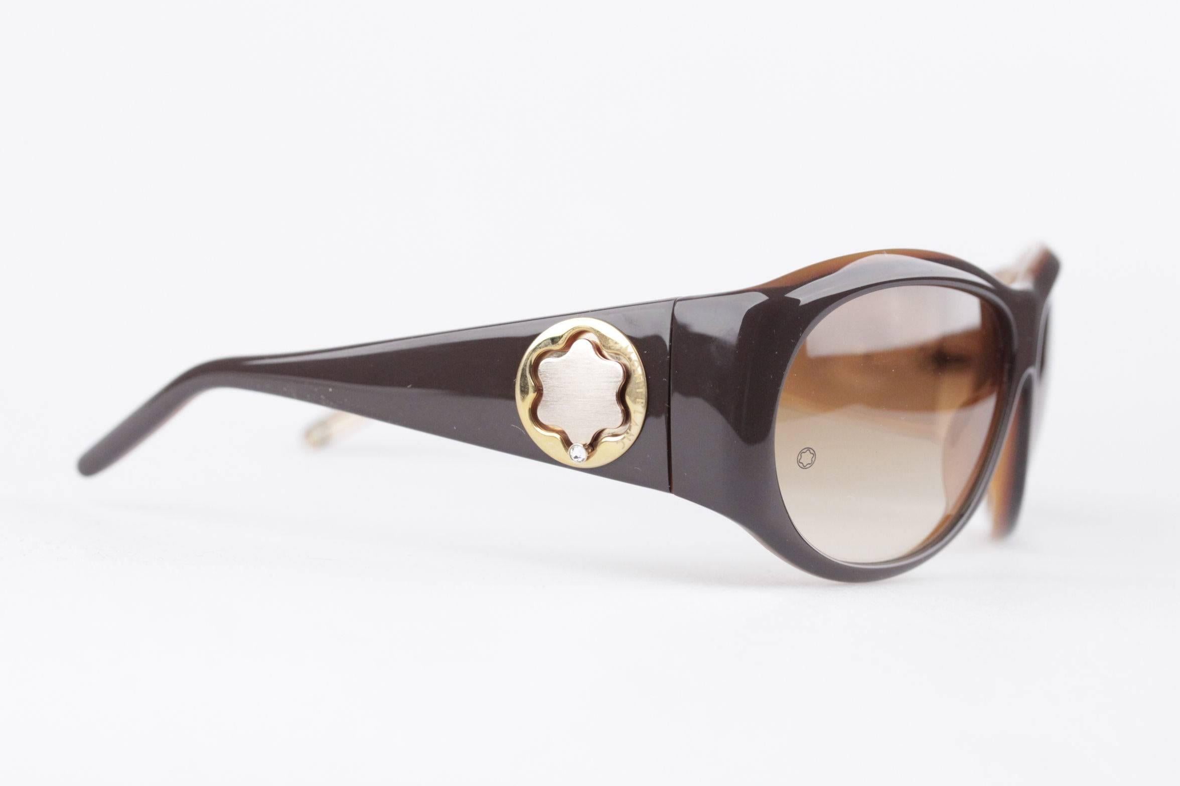 - Women sunglasses, signed MONTBLANC (Made in Italy)

- Light rown gradient ens (original lens w/ MONTBLANC logo)

- 100% UV protection

- Brown acetate frame

- Gold metal MONTBLANC logo on temples with rhinestone embellishment

Style