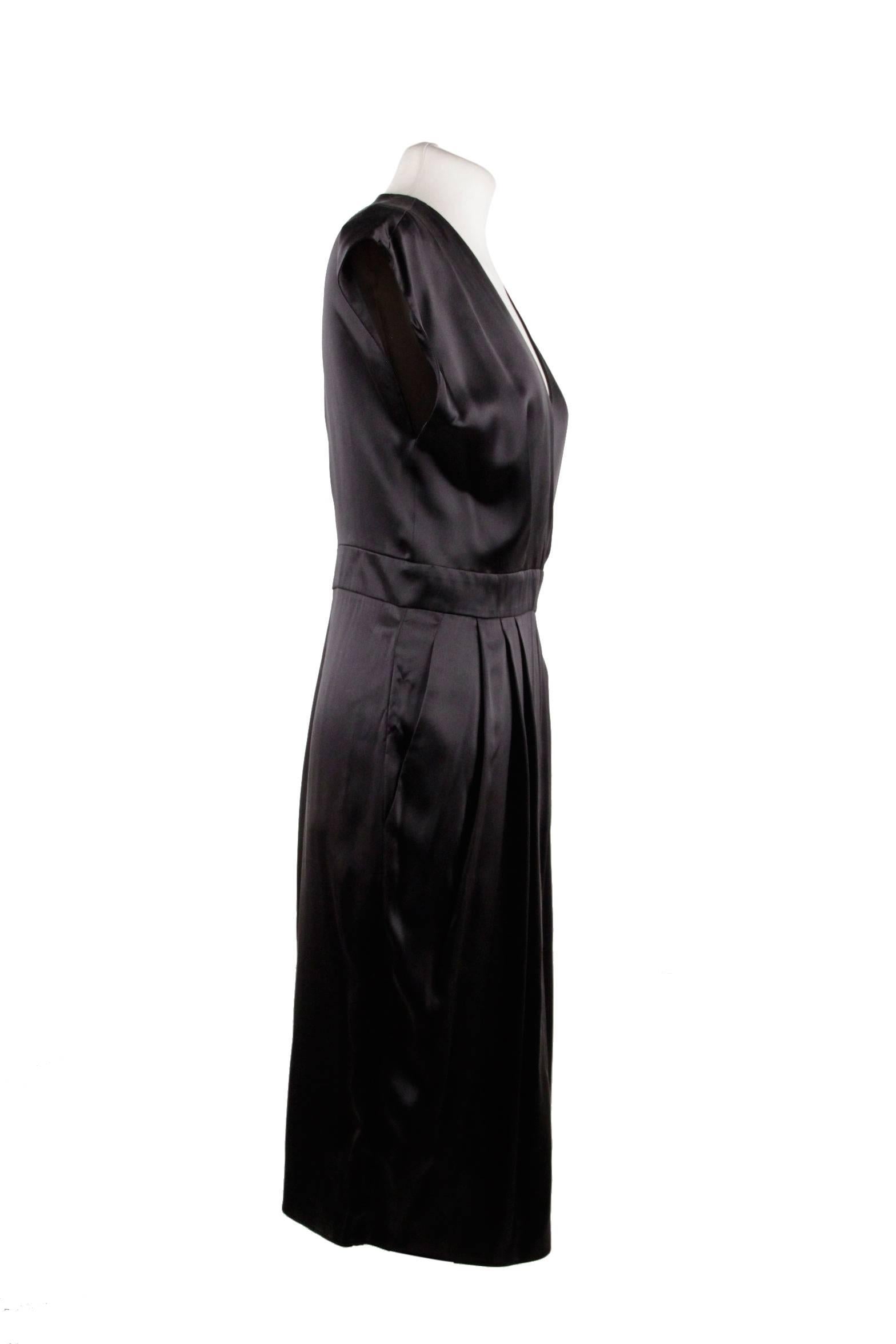  - Gucci dress in pure silk

- Black color

- Wrap design

- Rear zip closure

- 2 pockets on the waist

- Size 40 (The size shown for this item is the size indicated by the designer on the label).It shoul correspond to a SMALL