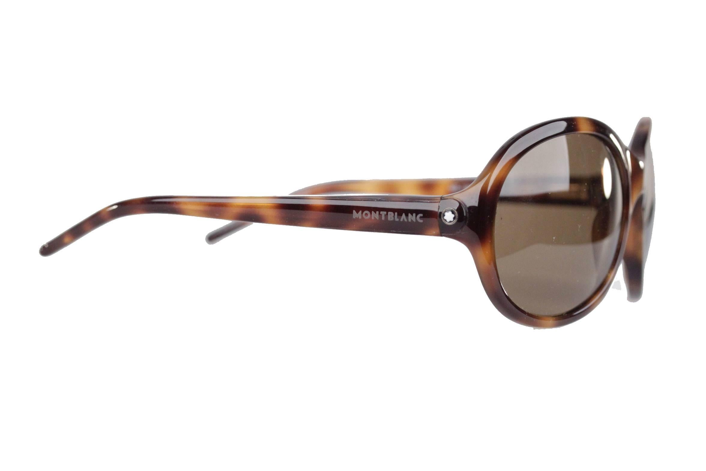 - Women sunglasses, signed MONTBLANC ,Made in Italy

- Brown lens (original lens w/ MONTBLANC logo)

- 100% UV protection

- Brown tortoise acetate frame

- MONTBLANC signatures on temples

Style name & model refs: MB 139S - T32 - 59/18 -