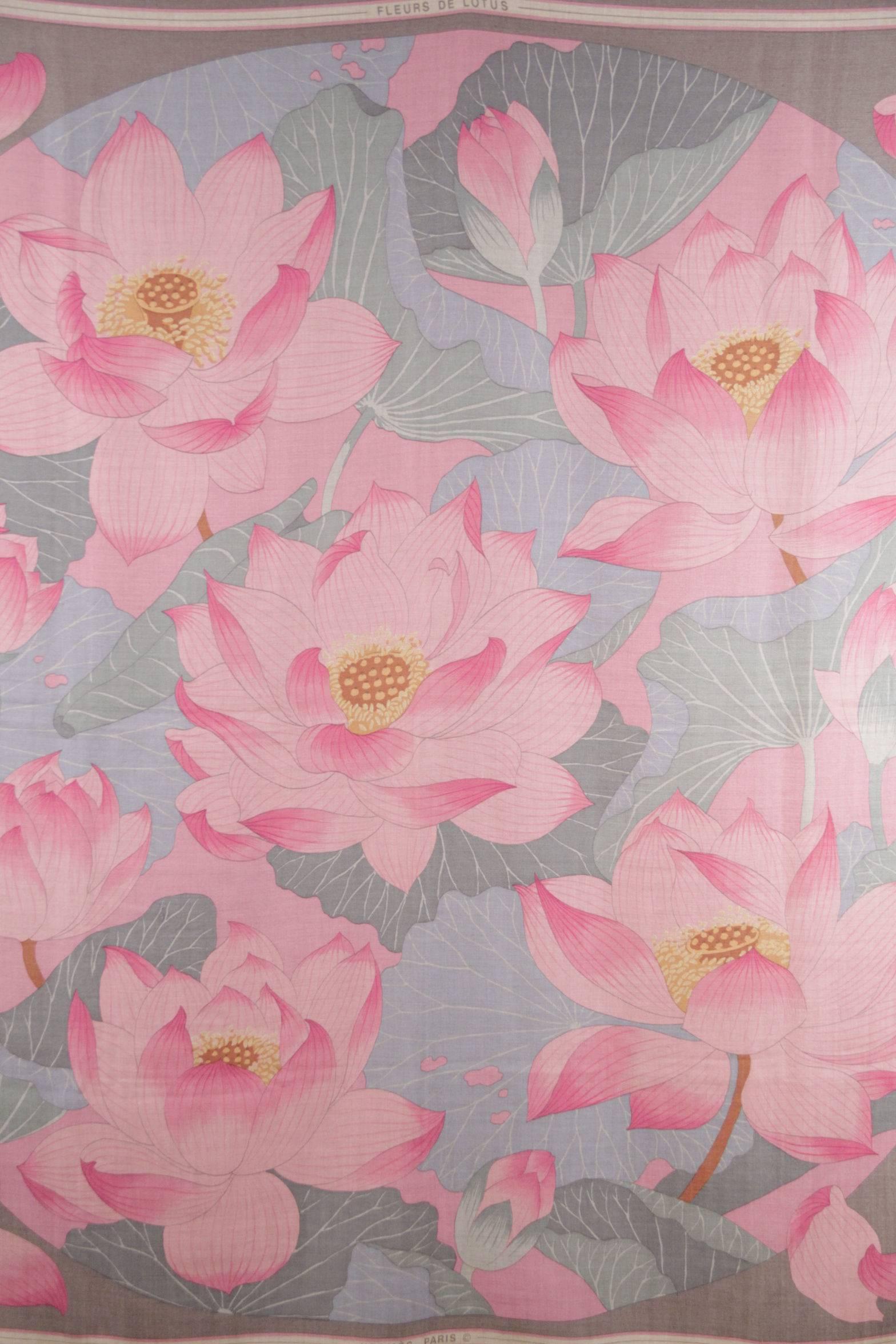 HERMES Gray Cashmere & Silk LARGE SCARF 1976 FLEURS DE LOTUS Vauzelles In Excellent Condition In Rome, Rome