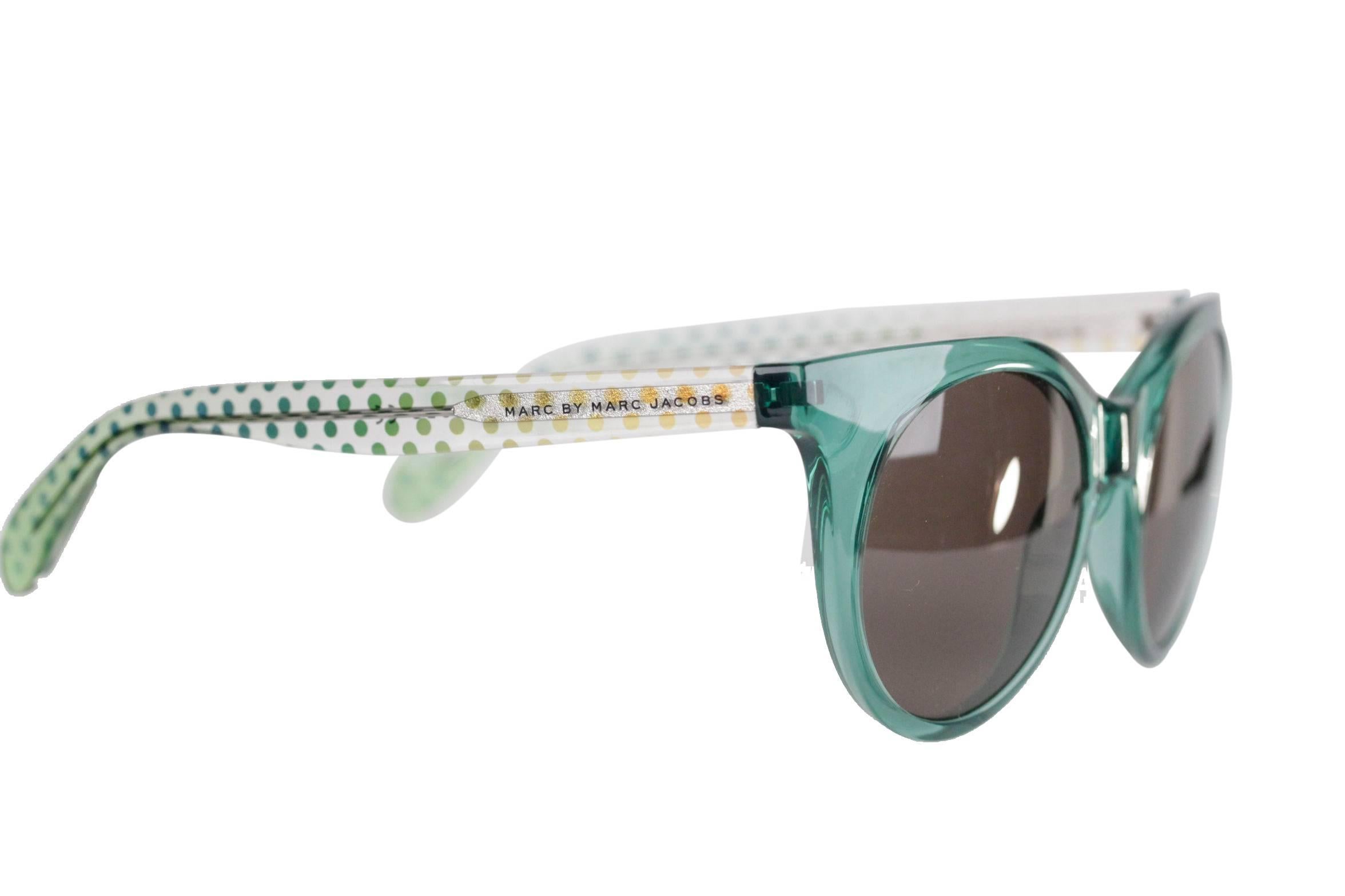  - Marc by Marc Jacobs MMJ 412/S sunglasses
- Green plastic front and plastic transparent Temples with polka dots pattern
- Gray lens
- 'Marc by Marc Jacobs' emobossed on the temple
- Original MARC by MARC JACOBS case and cleaning cloth