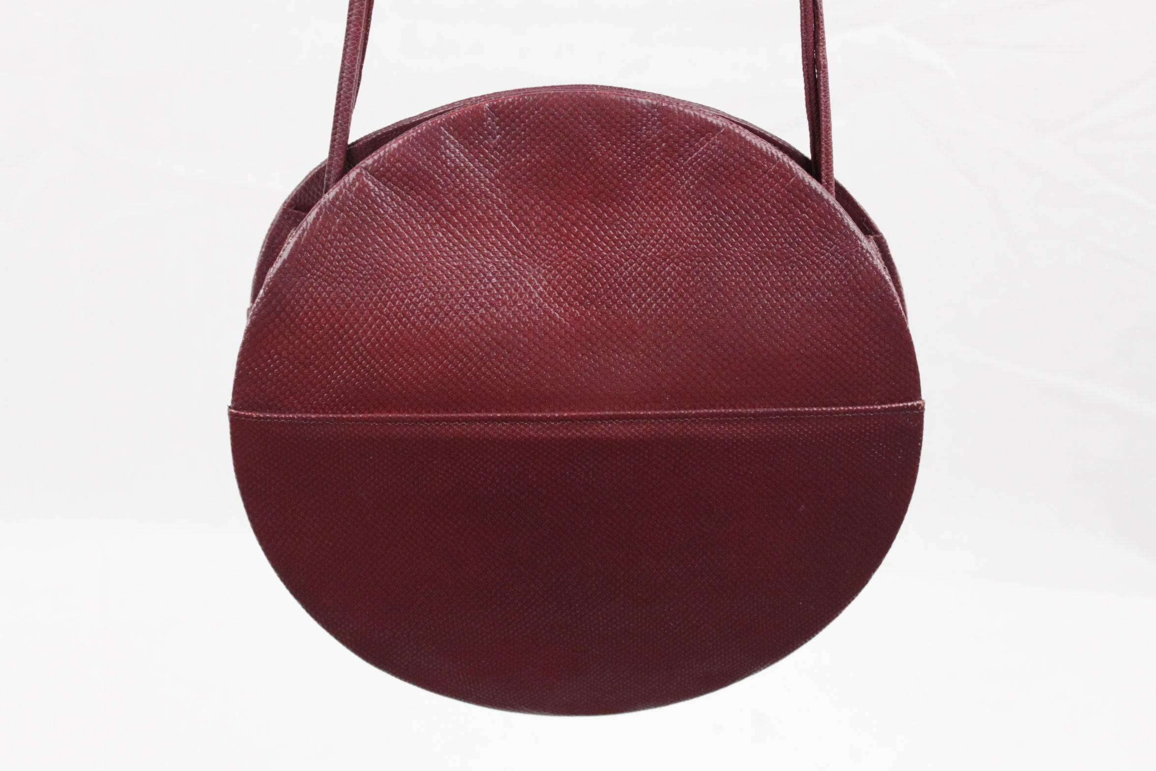 ANDREA PFISTER Vintage Red Embossed Leather ROUND SHOULDER BAG Purse In Good Condition In Rome, Rome