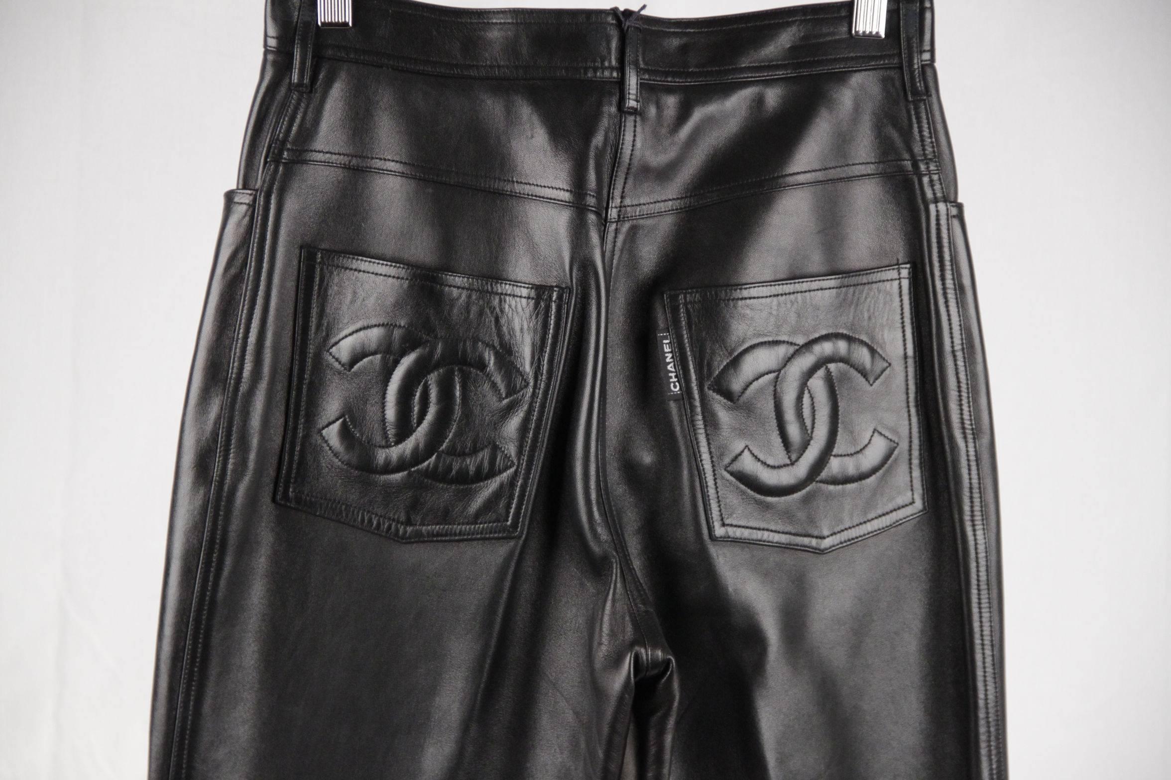 CHANEL BOUTIQUE Black Leather BIKER PANTS Trousers w/ ANKLE ZIP In Good Condition In Rome, Rome