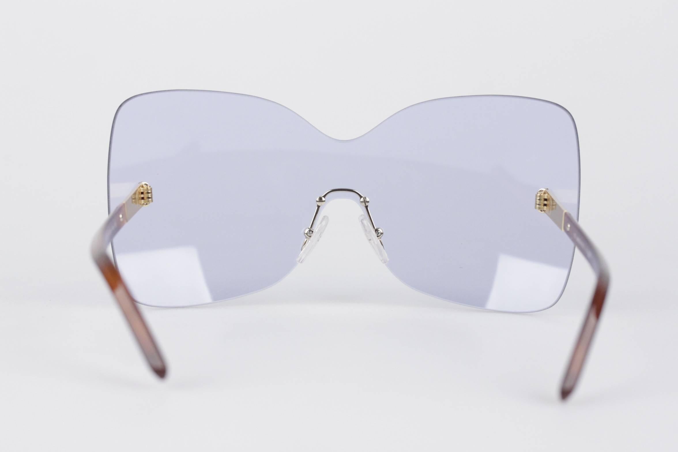 - Futuristic oversized one-piece Sunglasses, from the 2012 Spring/Summer Collection by FENDI
- Model: FS5273
- Color: 424 - Havana/Light Azure
- Rimless design & Butterfly style
- Polycarbonathe one-piece lens
- 100% UV Protection
- FENDI