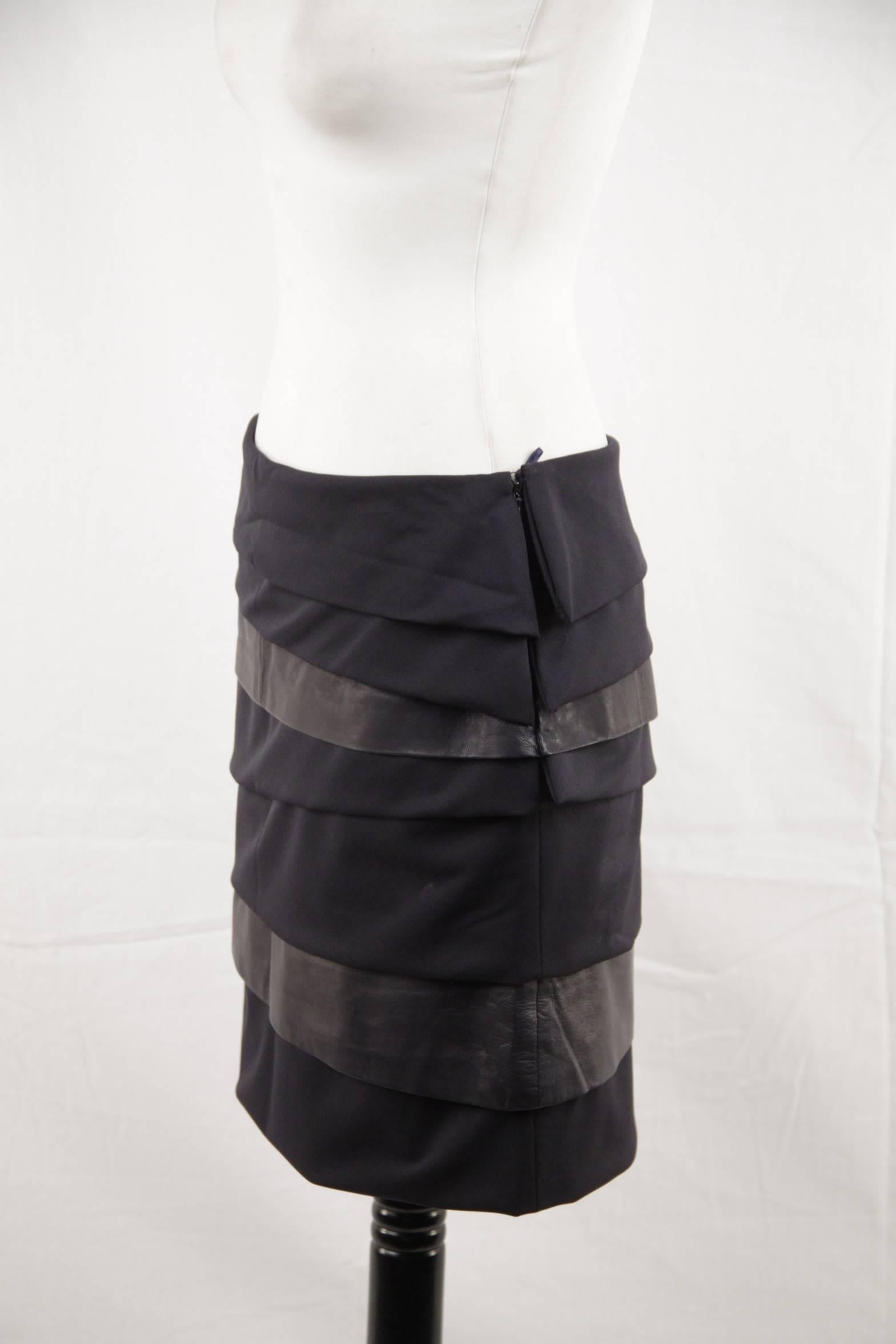 VERSACE Navy Blue Wool & Leather TIERED SKIRT Size 38 In Good Condition In Rome, Rome