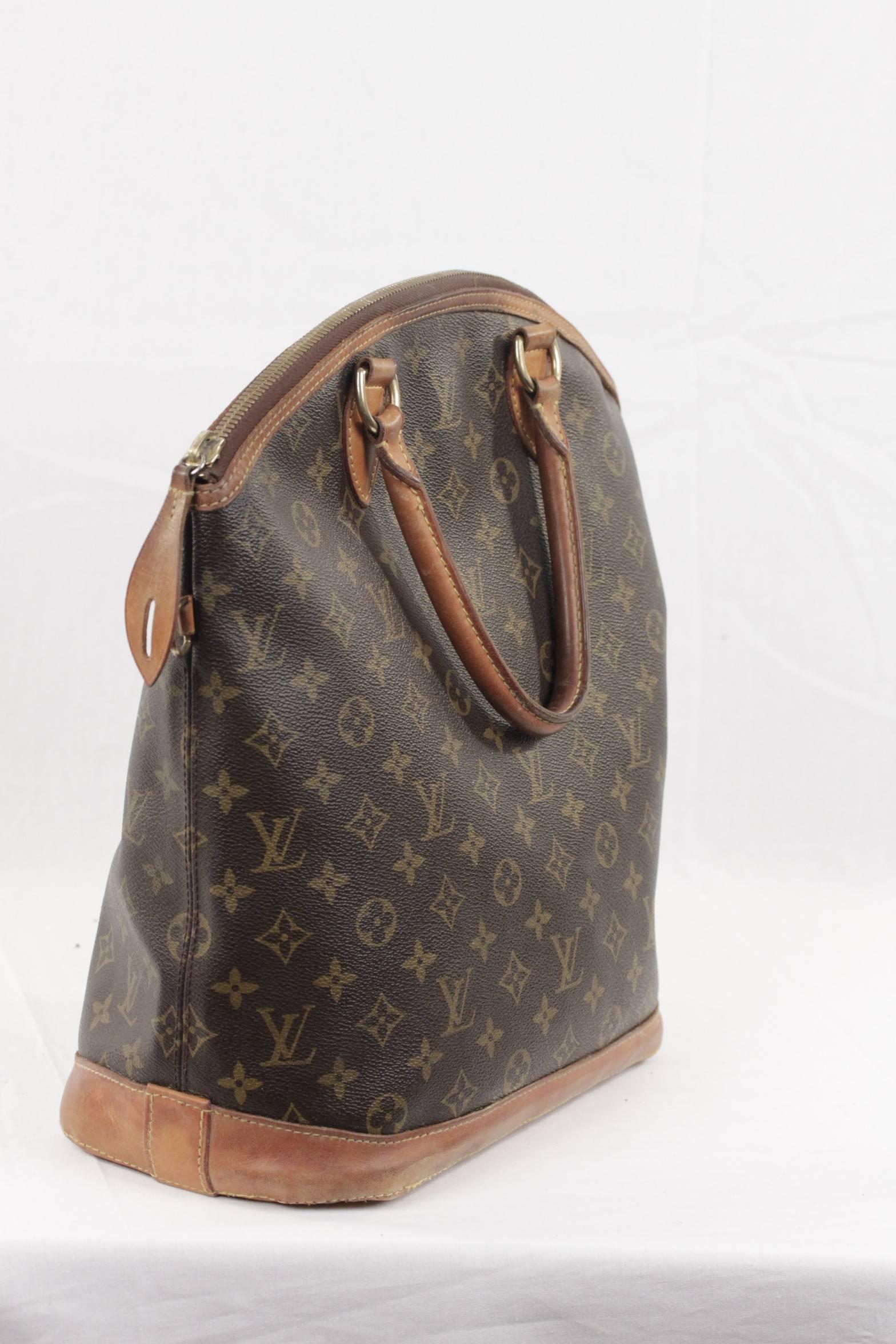  - Monogram Canvas

- Natural Cowhide Leather trim

- Two handles

- Zip closure

- Textile lining

- D-Ring

- 2 open pockets inside and D-ring inside

Logos / Tags: 'LOUIS VUITTON Paris - Made in Spain' tag inside, authenticity
