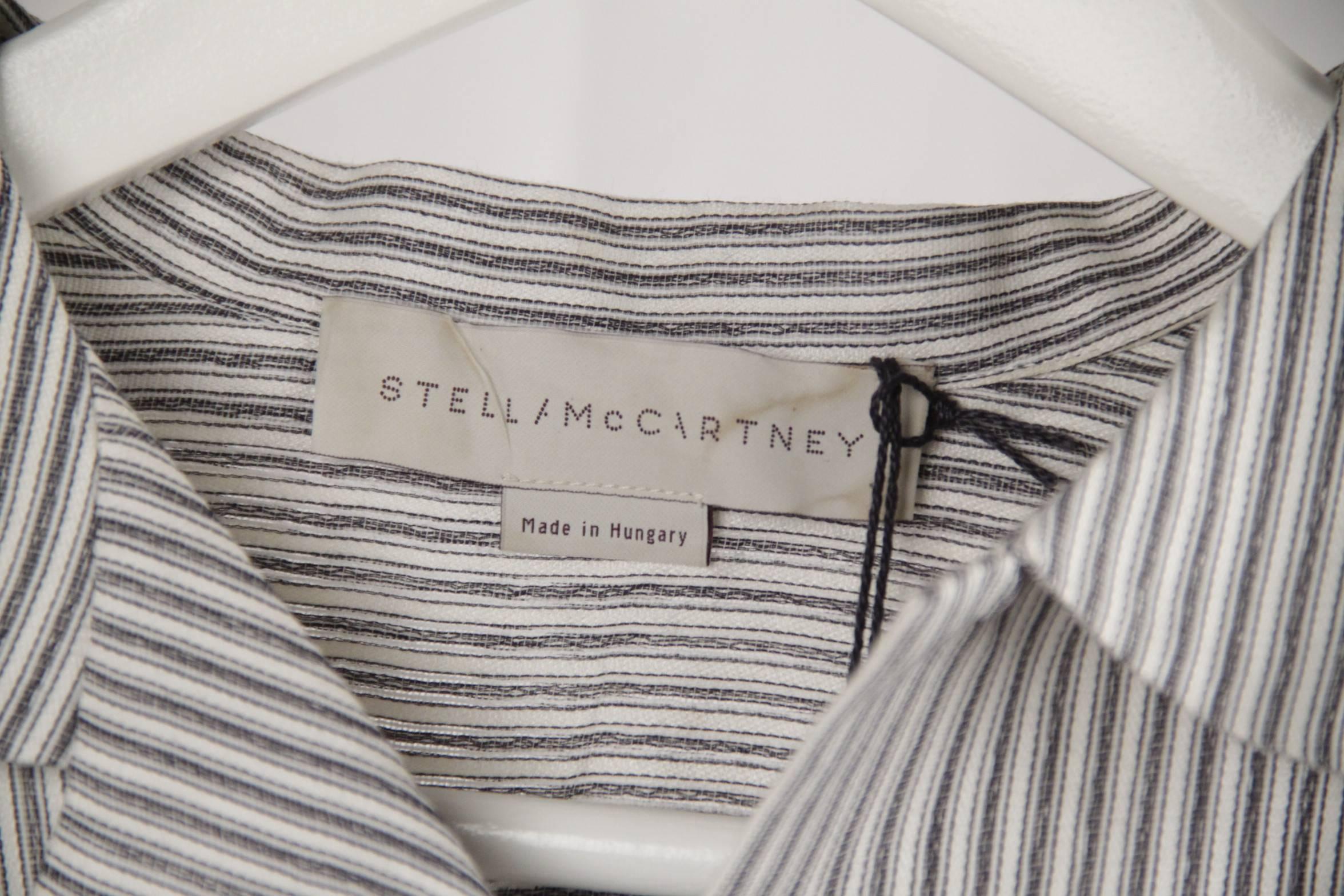 - STELLA McCARTNEY Striped Cotton & Silk set

- Short sleeve Shirt

- Front button closure on the front

- Shorts with concealed hook & bar & zip closure on the front

- Belt loops

- Composition: 84% Cotton, 16% Silk

- Size : 38 IT