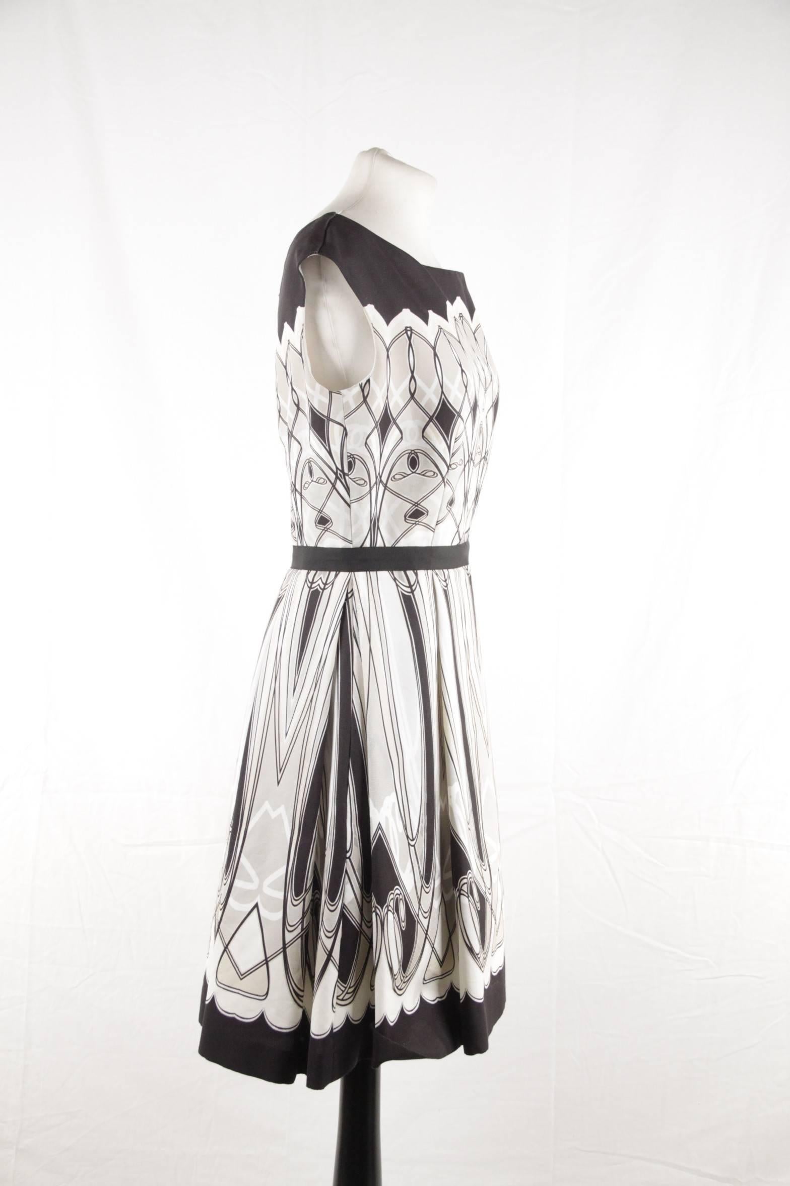 BLUMARINE Black White Beige ART DECO Print FIT & FLARE DRESS In Good Condition In Rome, Rome
