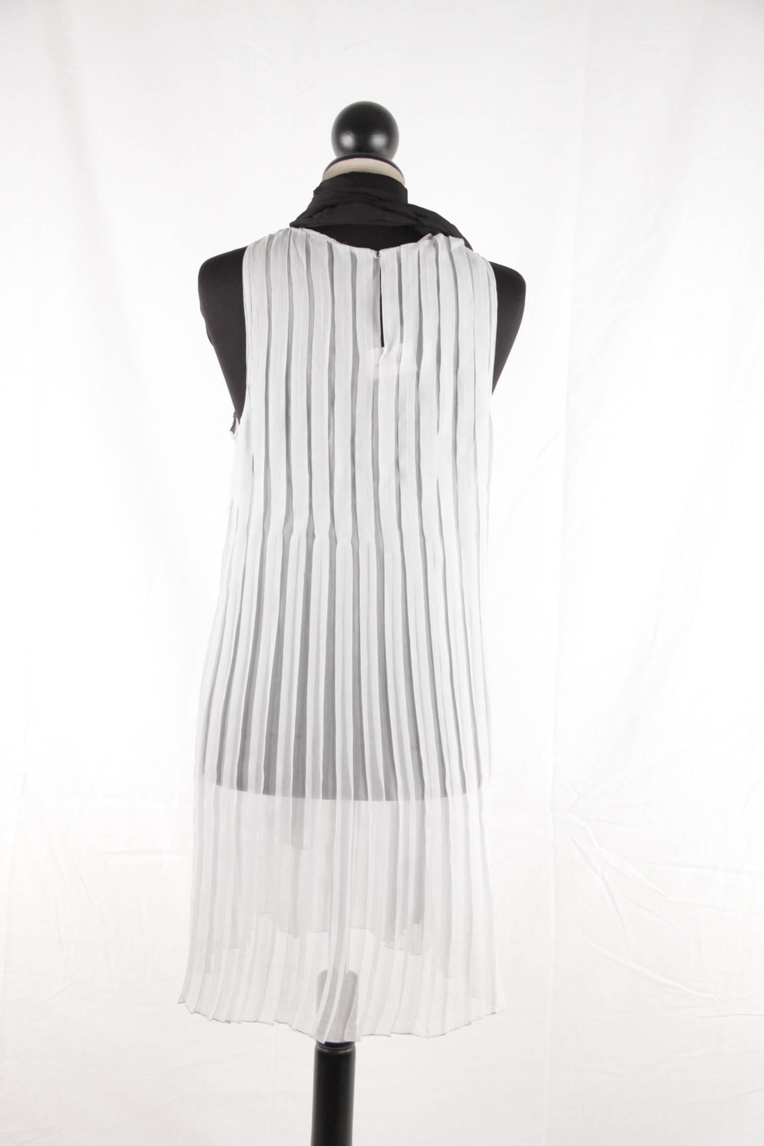 Prada Silk Pleated Shift Dress with Contrasting Self Tie Scarf   In Good Condition In Rome, Rome