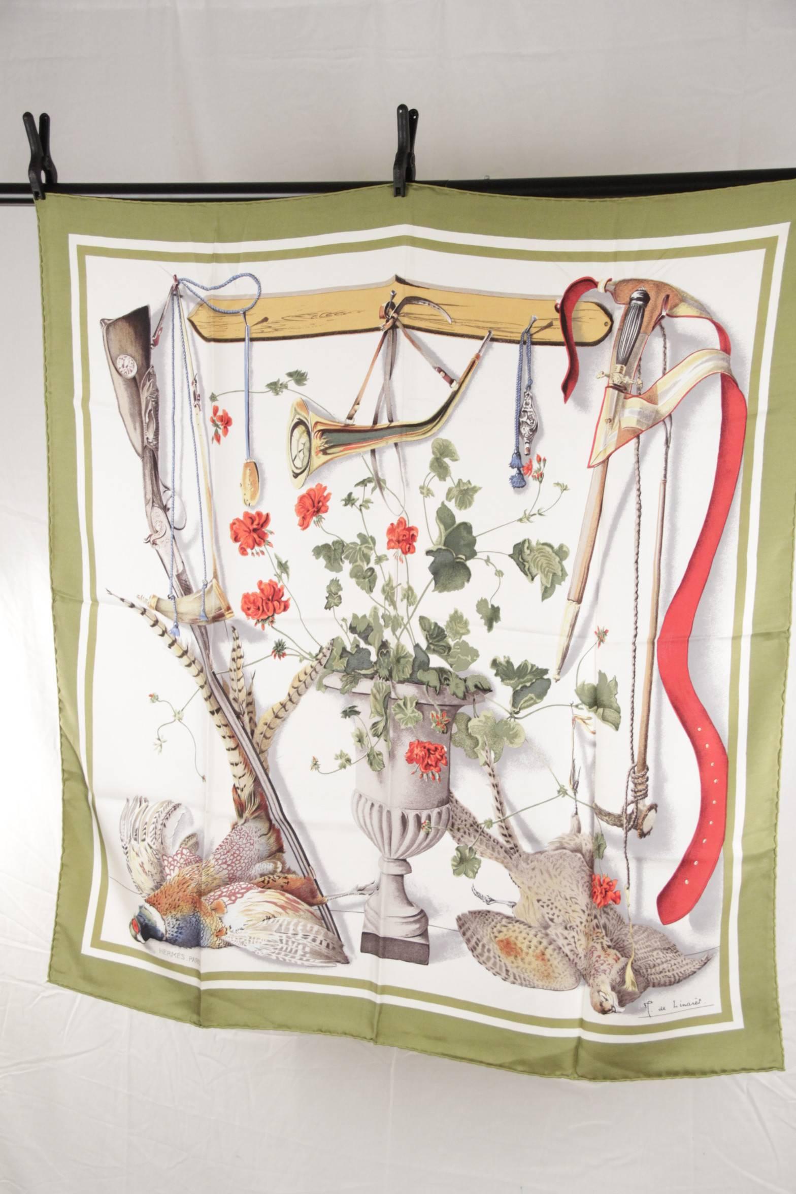 HERMES PARIS Vintage Silk Scarf FLEURS & GIBIERS De Linares 1962 In Good Condition In Rome, Rome