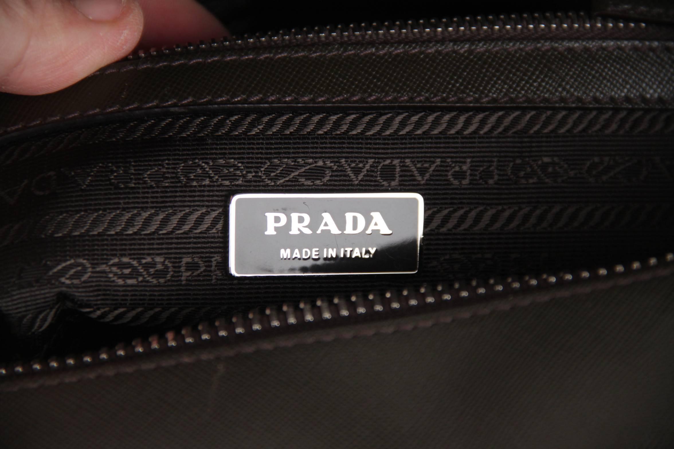 PRADA Military Green SAFFIANO Leather ZIP TOP BRIEFCASE Work Bag In Good Condition In Rome, Rome