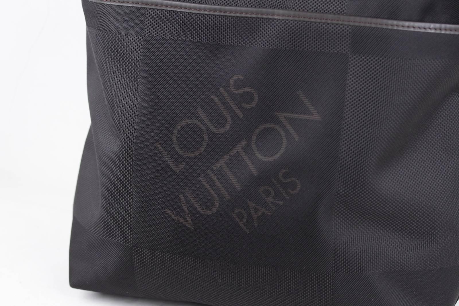 Women's or Men's  LOUIS VUITTON Black DAMIER GEANT Canvas COUGAR TOTE Top Handles HANDBAG