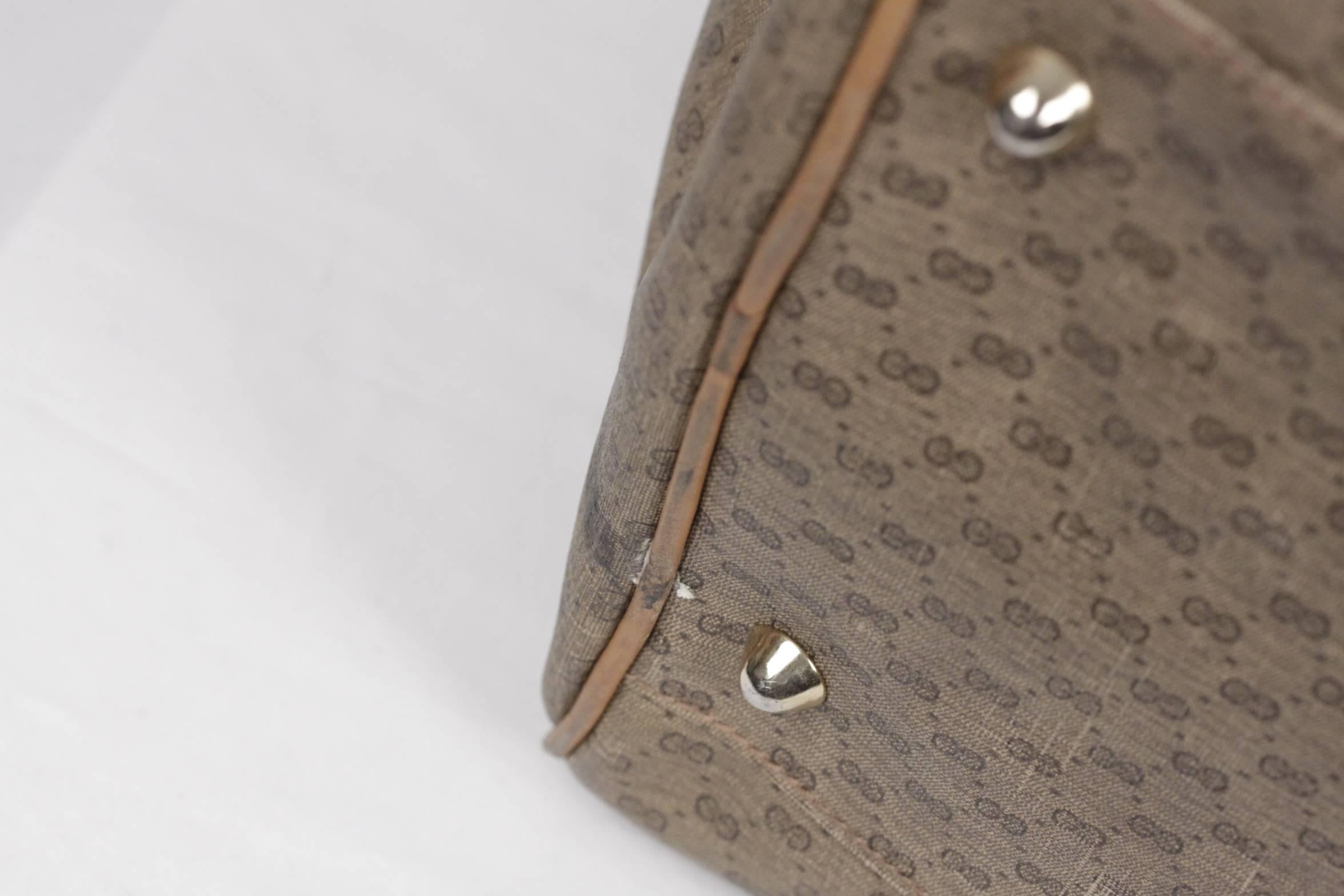 GUCCI Vintage Tan GG MONOGRAM Canvas WEEKENDER Travel Bag Bon état à Rome, Rome